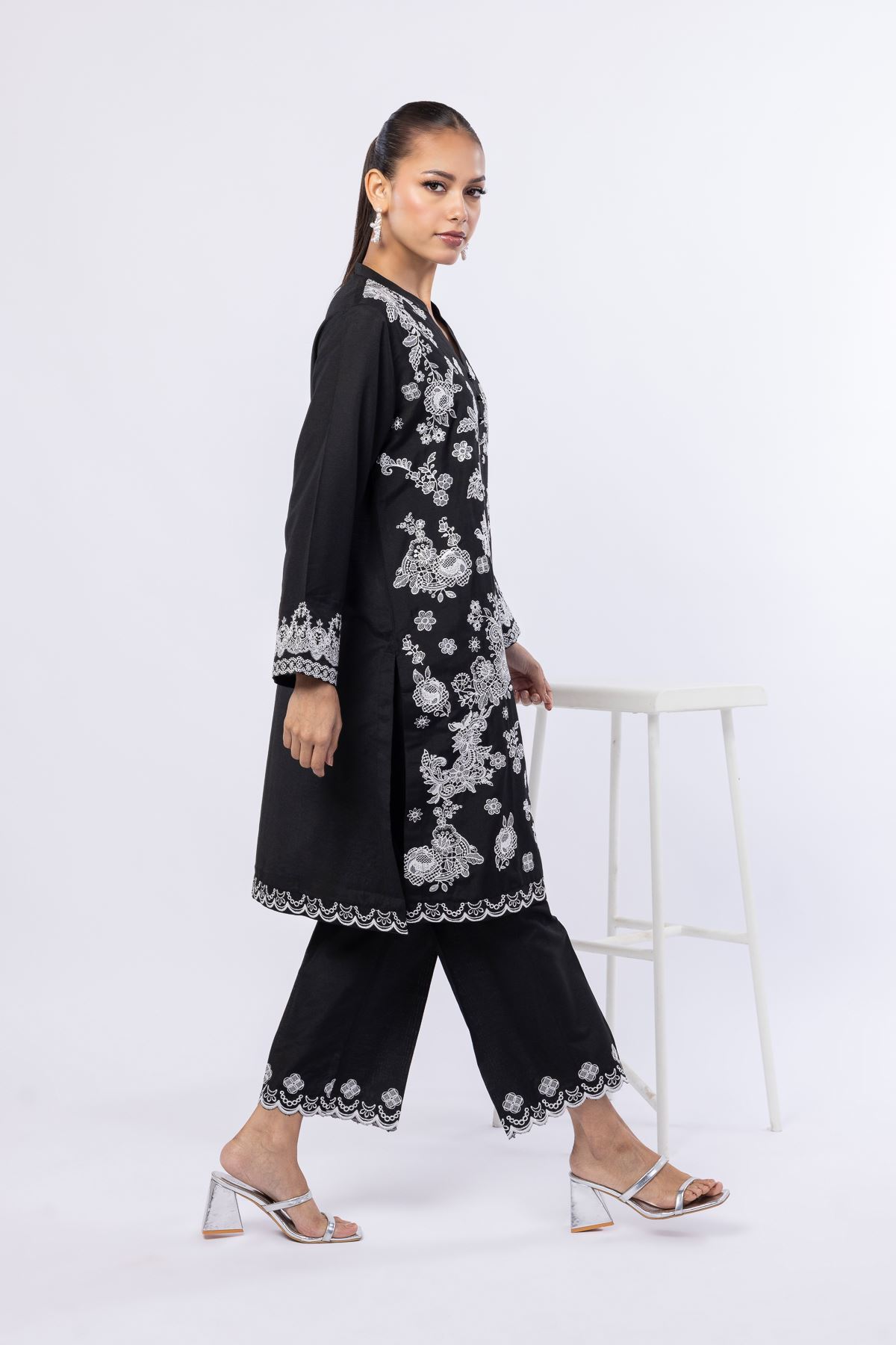 Embroidered Raw Silk Kurta - 25-09-10E5-08TB-VG