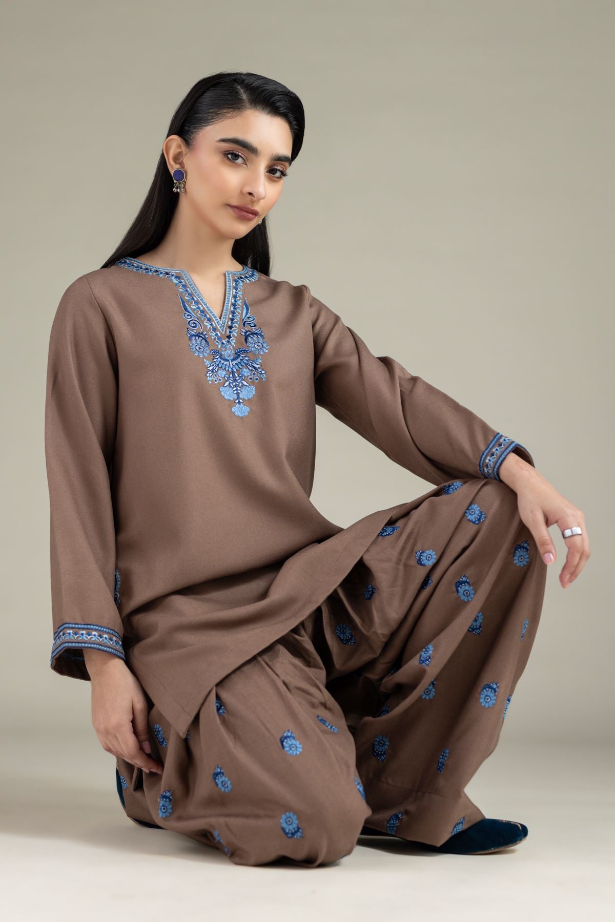 Embroidered Heavy Blended Viscose Kurta - 25-10-12E1-04TA-VG
