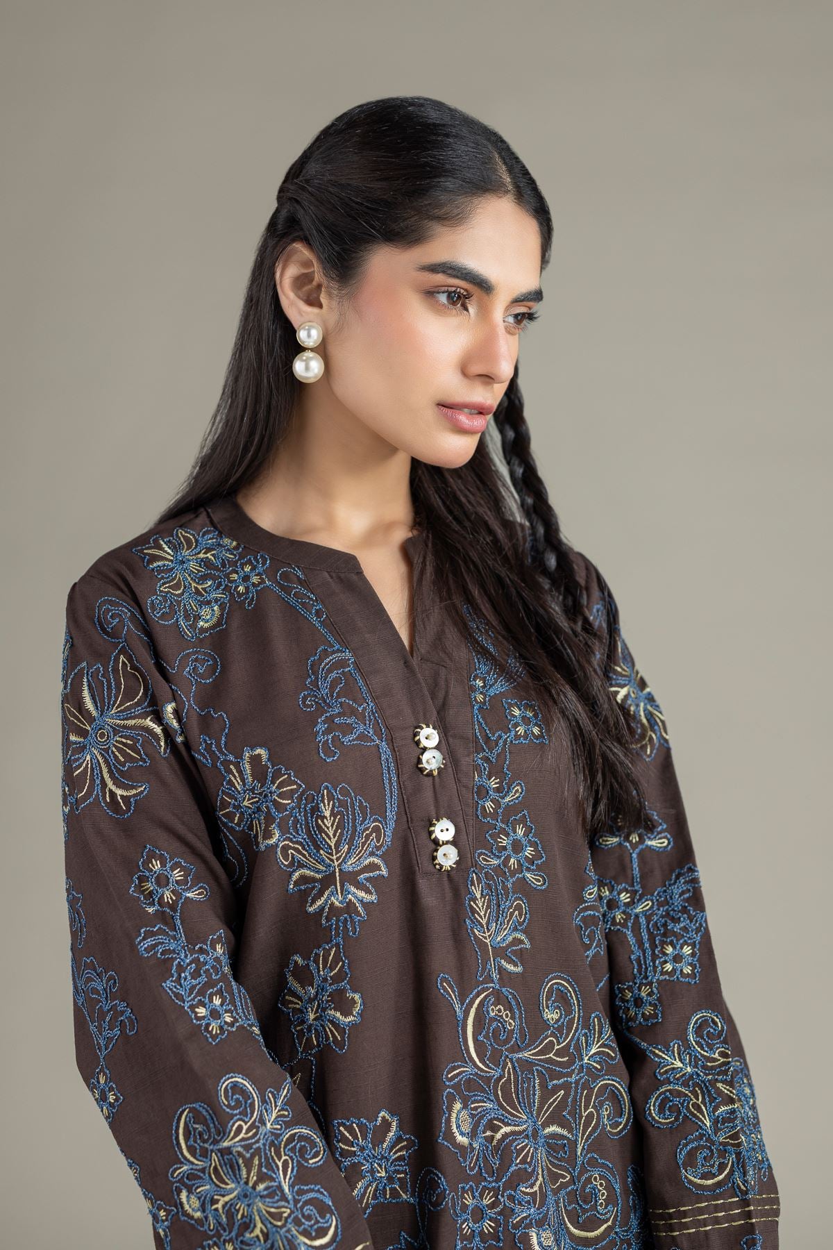 Embroidered Khaddar Kurta - 25-08-8E7-08BA-VG