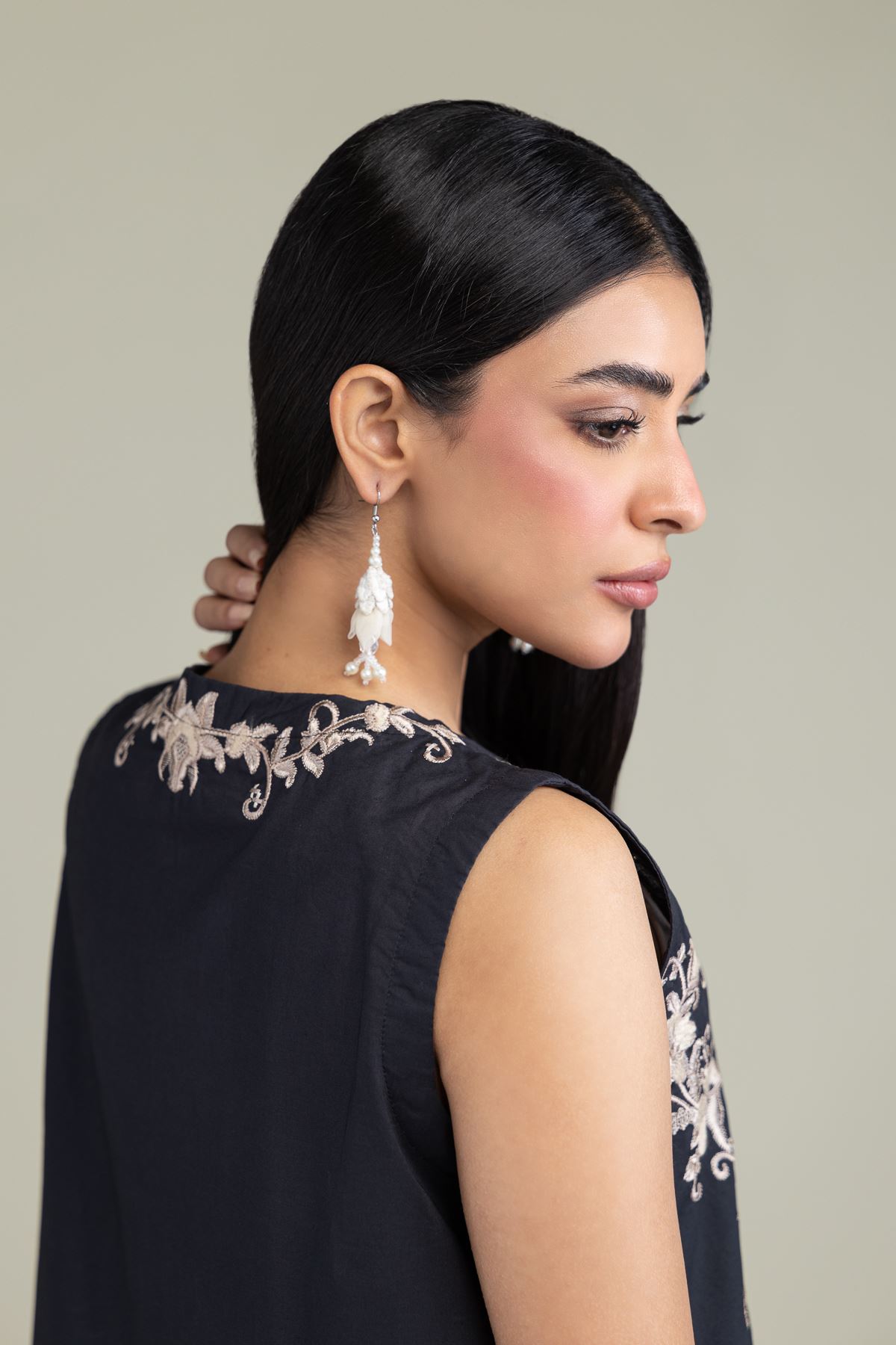 Embroidered Cambric Floral Sleeveless Kurta - 1-26-211-A-H1-VG