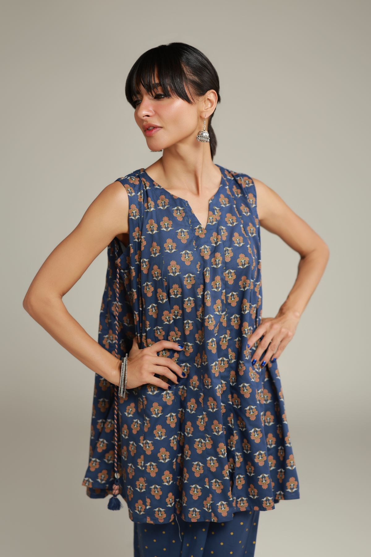 Printed Cambric Floral Sleeveless Kurta - 26-02-1E13-02TA-VG