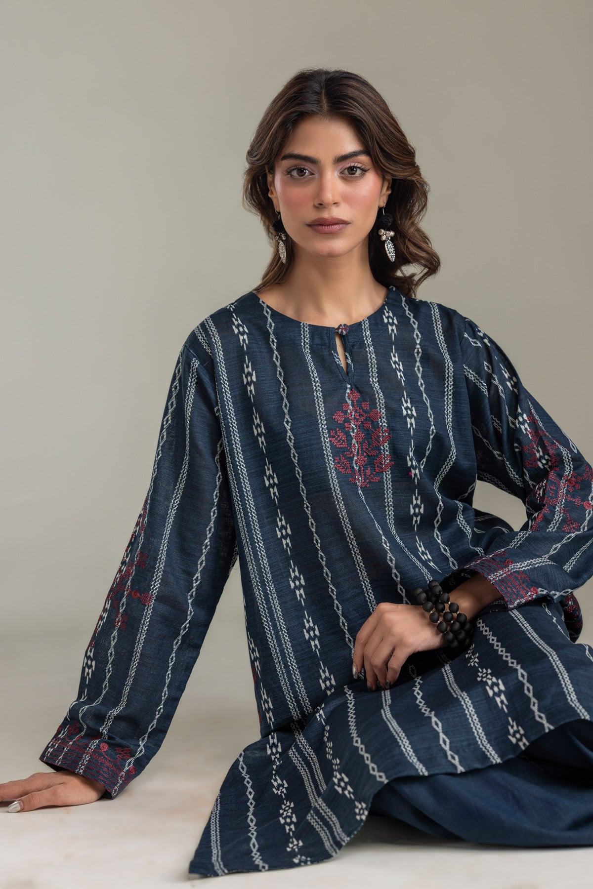 Embroidered Light Khaddar Navy Khaddar Kurta - 2-26-202-A-D-VG