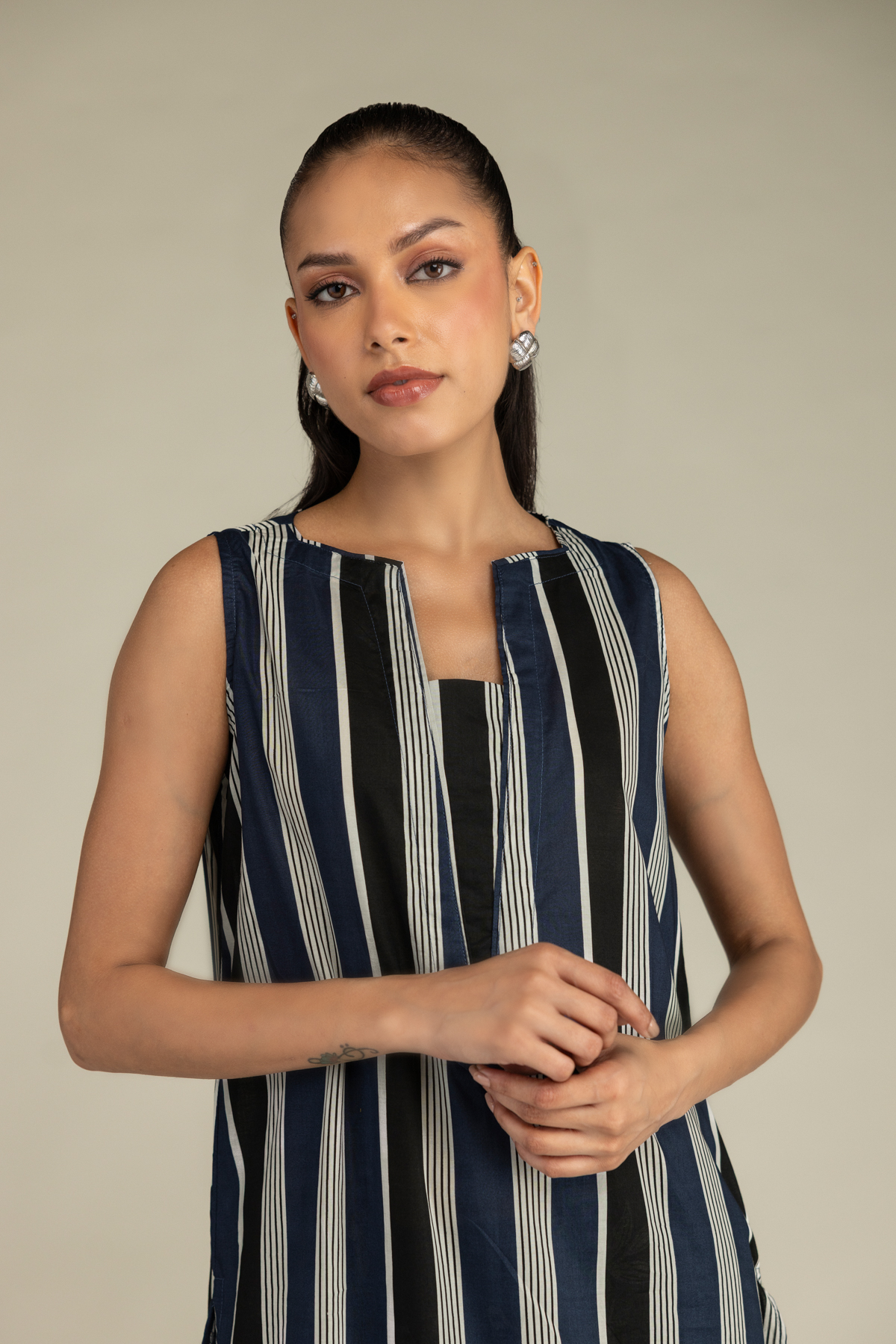 Printed Cambric Sleeveless Longline Kurta - 2-26-308-A-G1-VG
