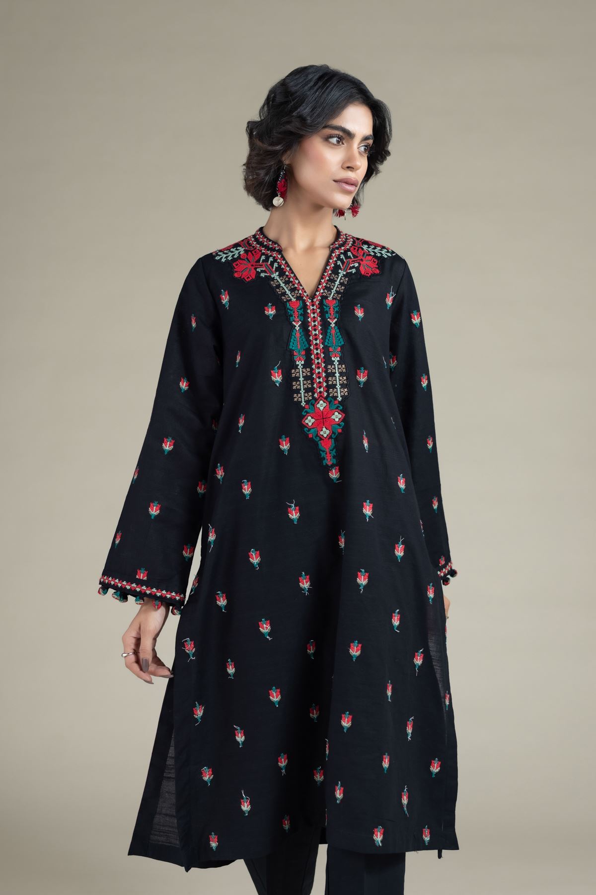 Embroidered Khaddar Kurta - 25-09-11E14-08TA-VG