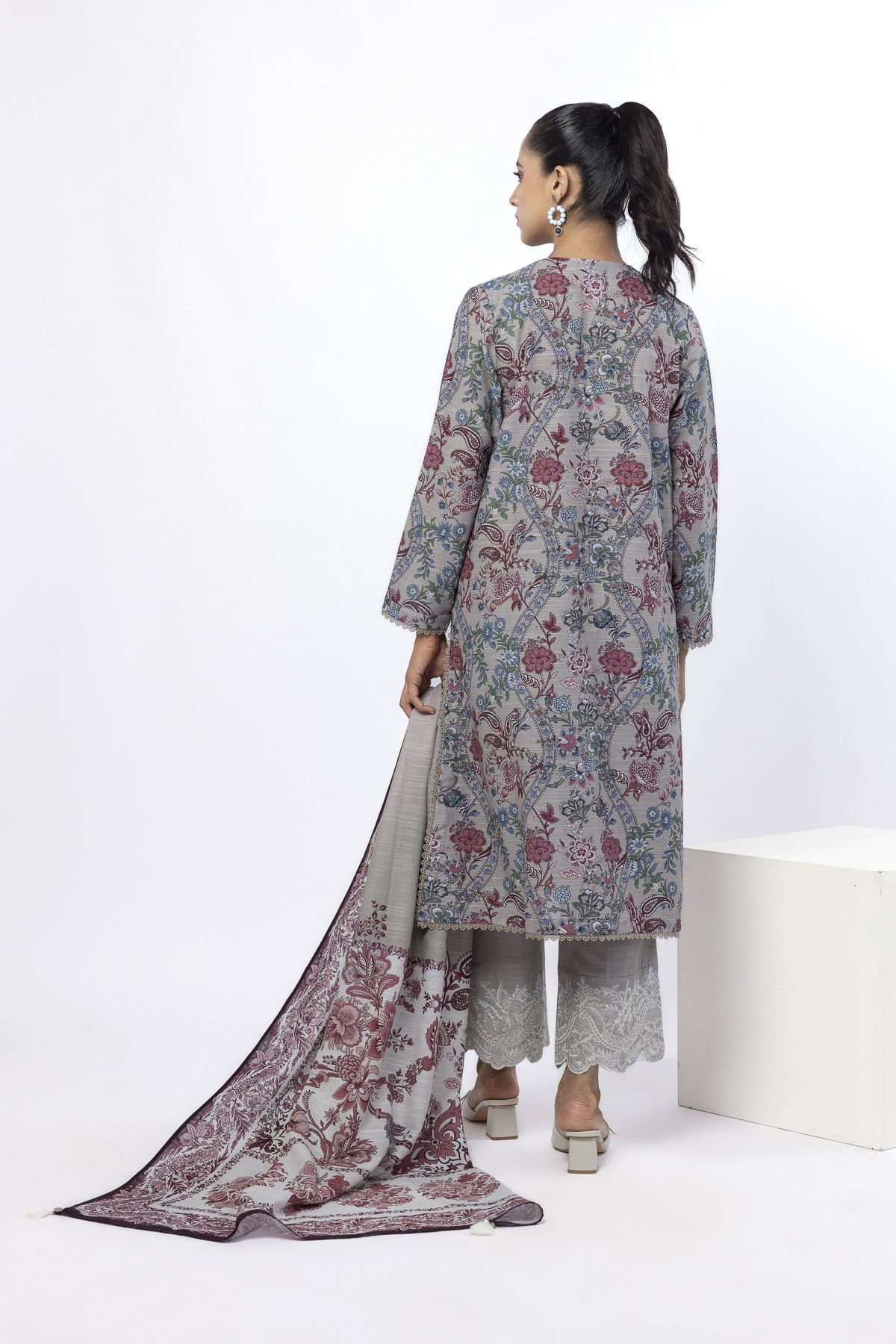 Embroidered Light Khaddar Fabrics 3 Piece - KW33B-VG