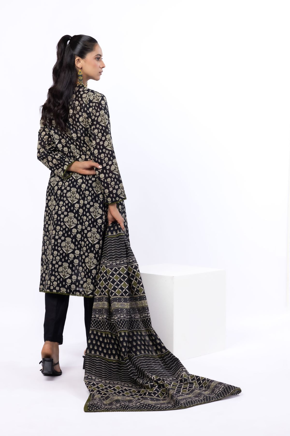 Printed Light Khaddar Tailored 3 Piece - KN31AST-VG