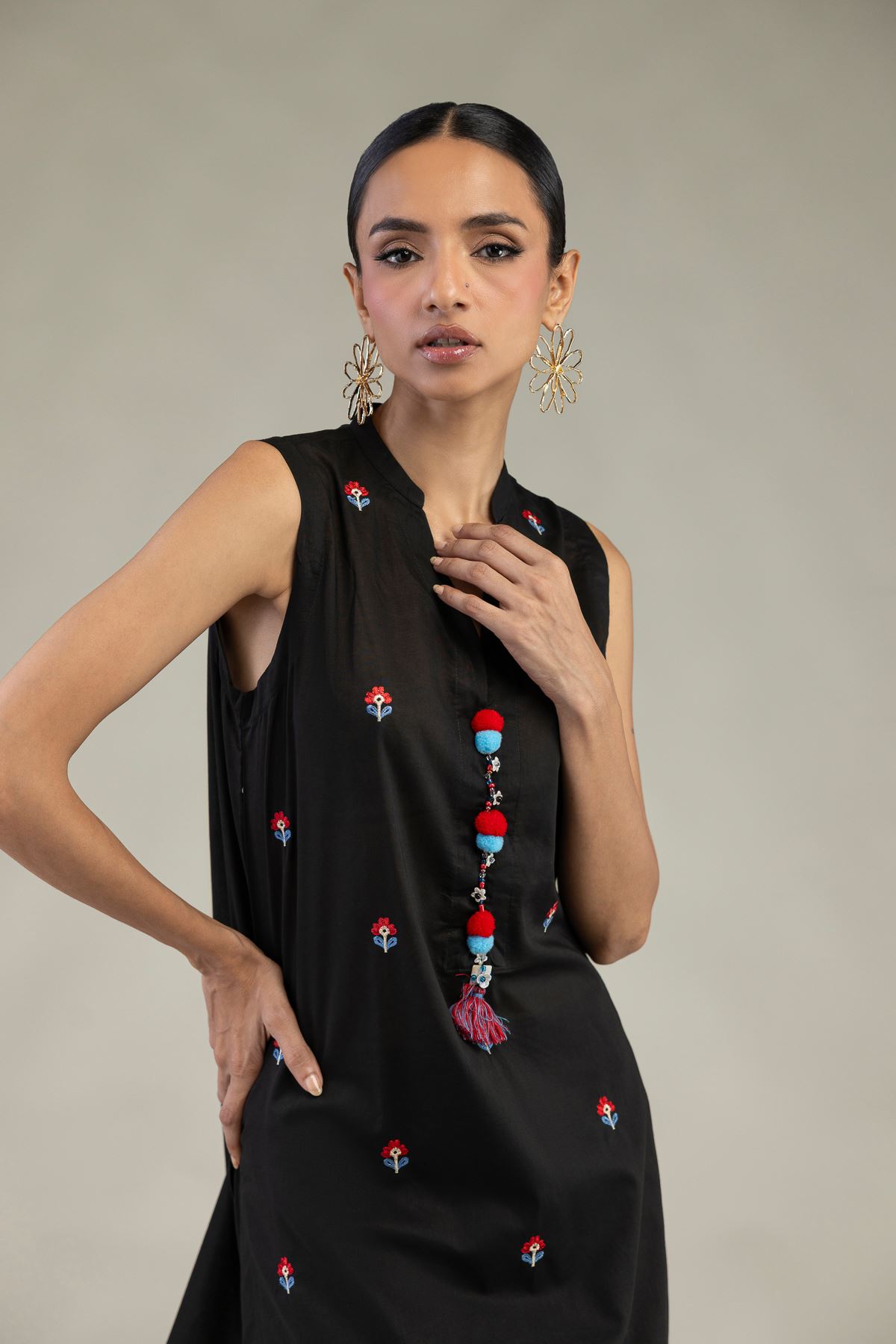Embroidered Cambric Black Sleeveless Kurta - 1-26-226-A-I1-VG