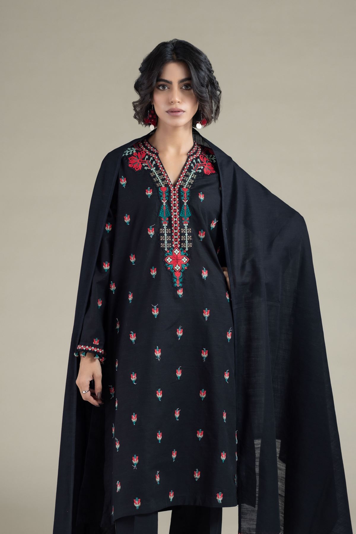 Embroidered Khaddar Kurta - 25-09-11E14-08TA-VG