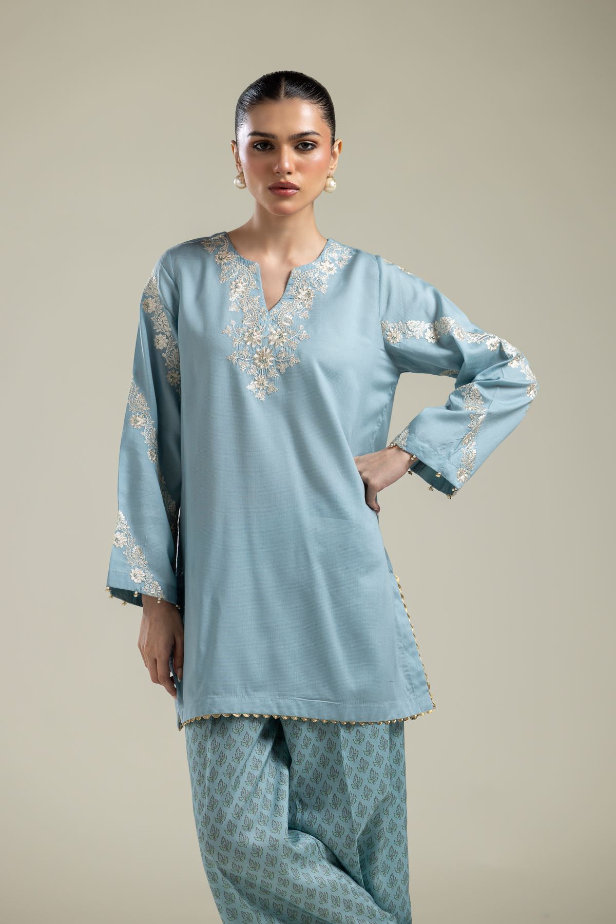 Embroidered Textured Weave V-Neck Short Kurta - 26-01-2E1-02TA-VG