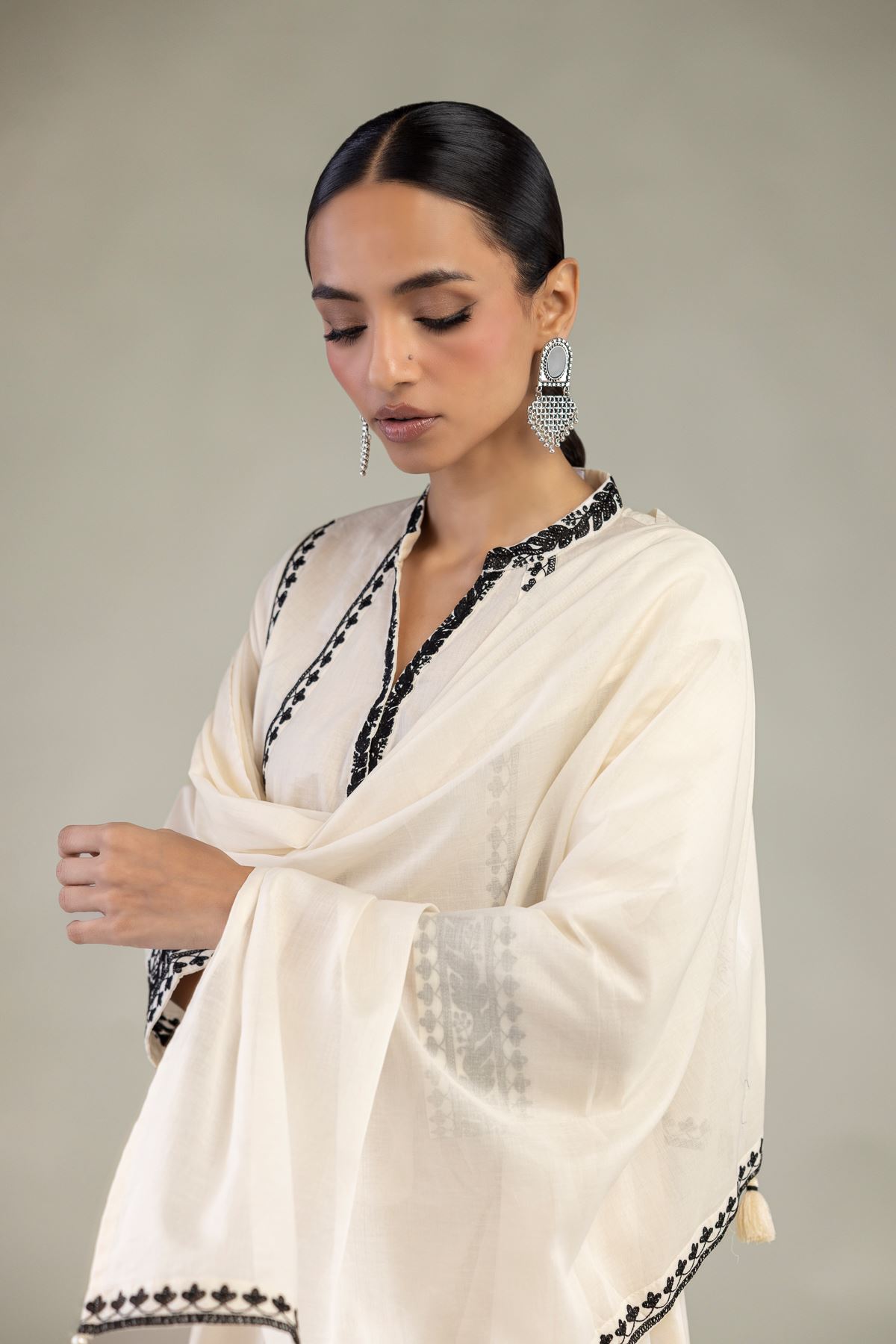 Embroidered Lawn Lawn Tassel Dupatta - 1-26-325-A-B2-VG