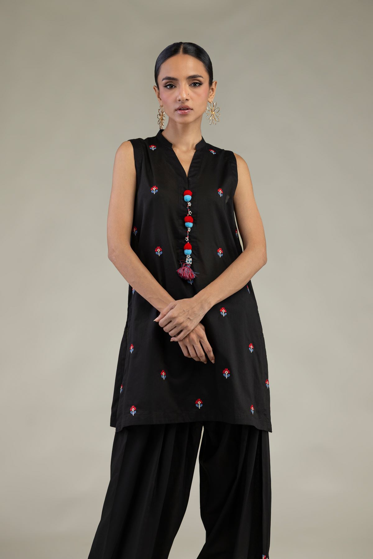 Embroidered Cambric Black Sleeveless Kurta - 1-26-226-A-I1-VG