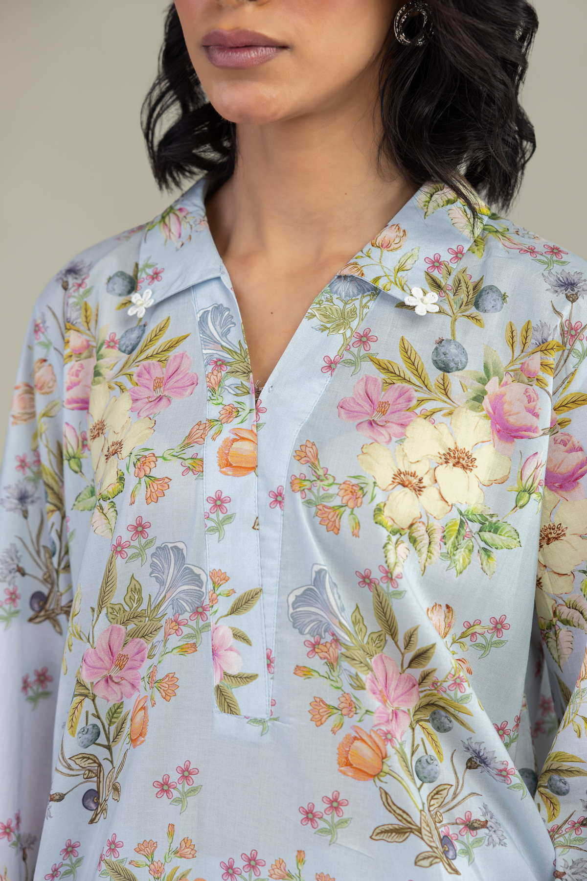 Embroidered Cambric Short V-Neck Kurta - 1-26-240-A-I1-VG