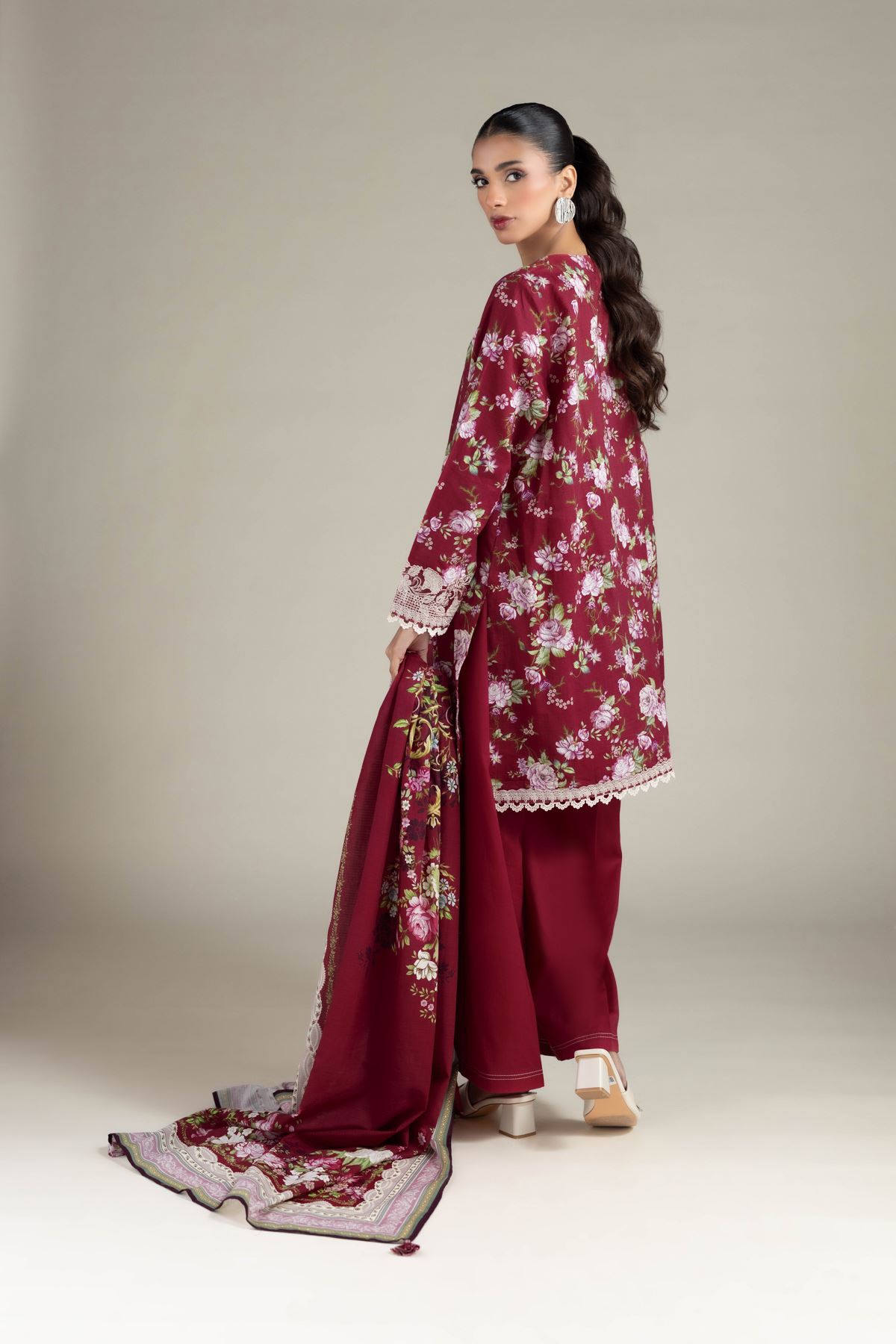 Embroidered Cambric Fabrics 3 Piece - A22-26-109FG1-VG