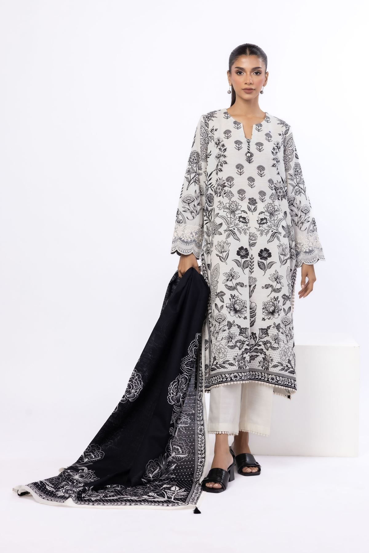 Embroidered Khaddar Fabrics 3 Piece - KW32B-VG