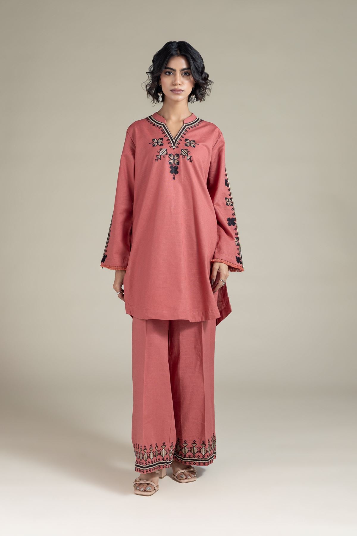 Embroidered Khaddar Kurta - 25-09-11E3-07TA-VG