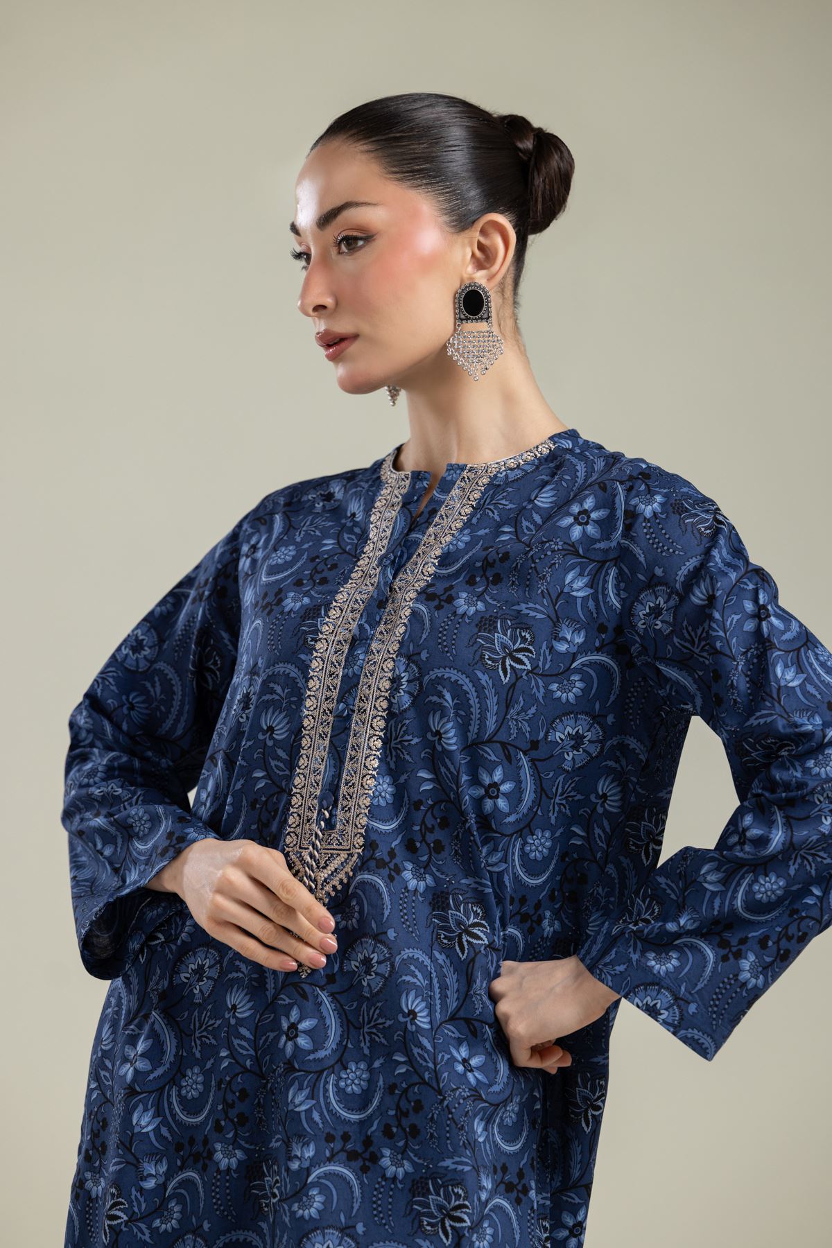 Embroidered Cambric Floral Navy Kurta - 26-02-3S5-10TA-VG