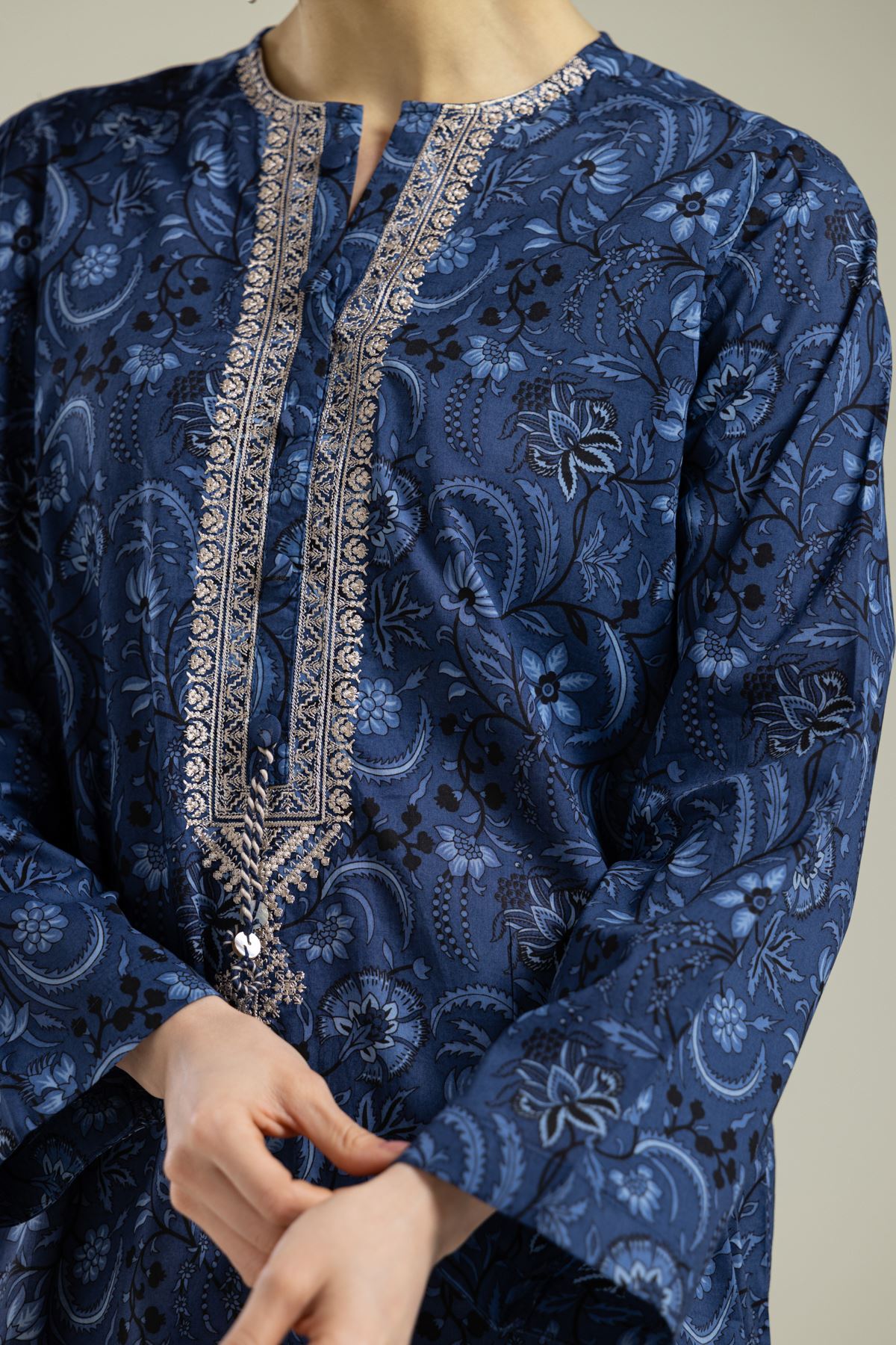 Embroidered Cambric Floral Navy Kurta - 26-02-3S5-10TA-VG