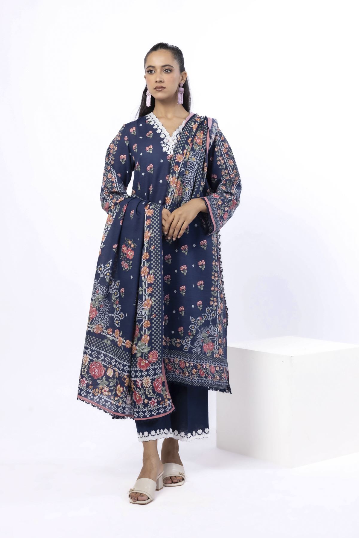Embroidered Light Khaddar Fabrics 3 Piece - KW33B-VG