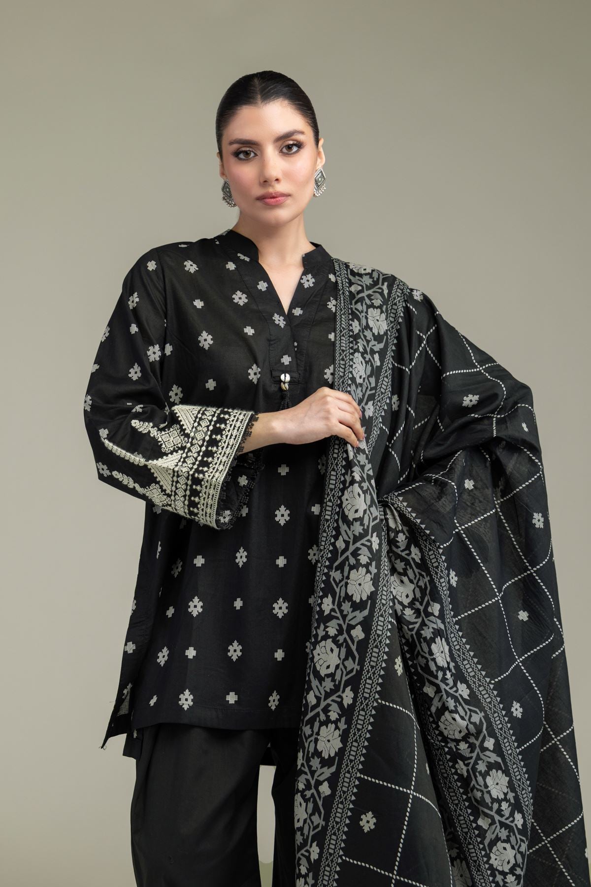Embroidered Lawn Black Lawn Kurta - T-A33-26-206FH1-VG