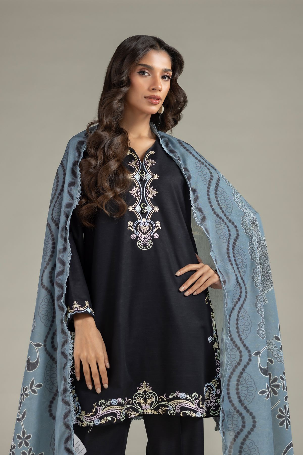 Embroidered Khaddar Kurta - 25-10-11E8-10TB-VG