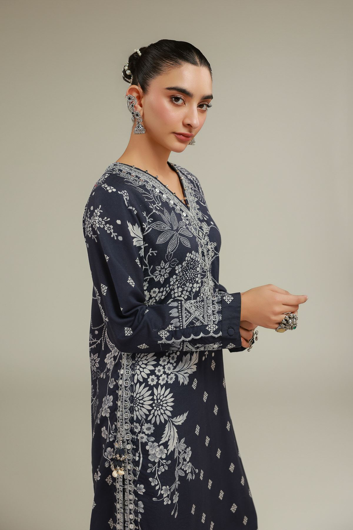 Embroidered Raw Silk Geometric V-Neck Kurta - 25-00-X2-08TB-VG