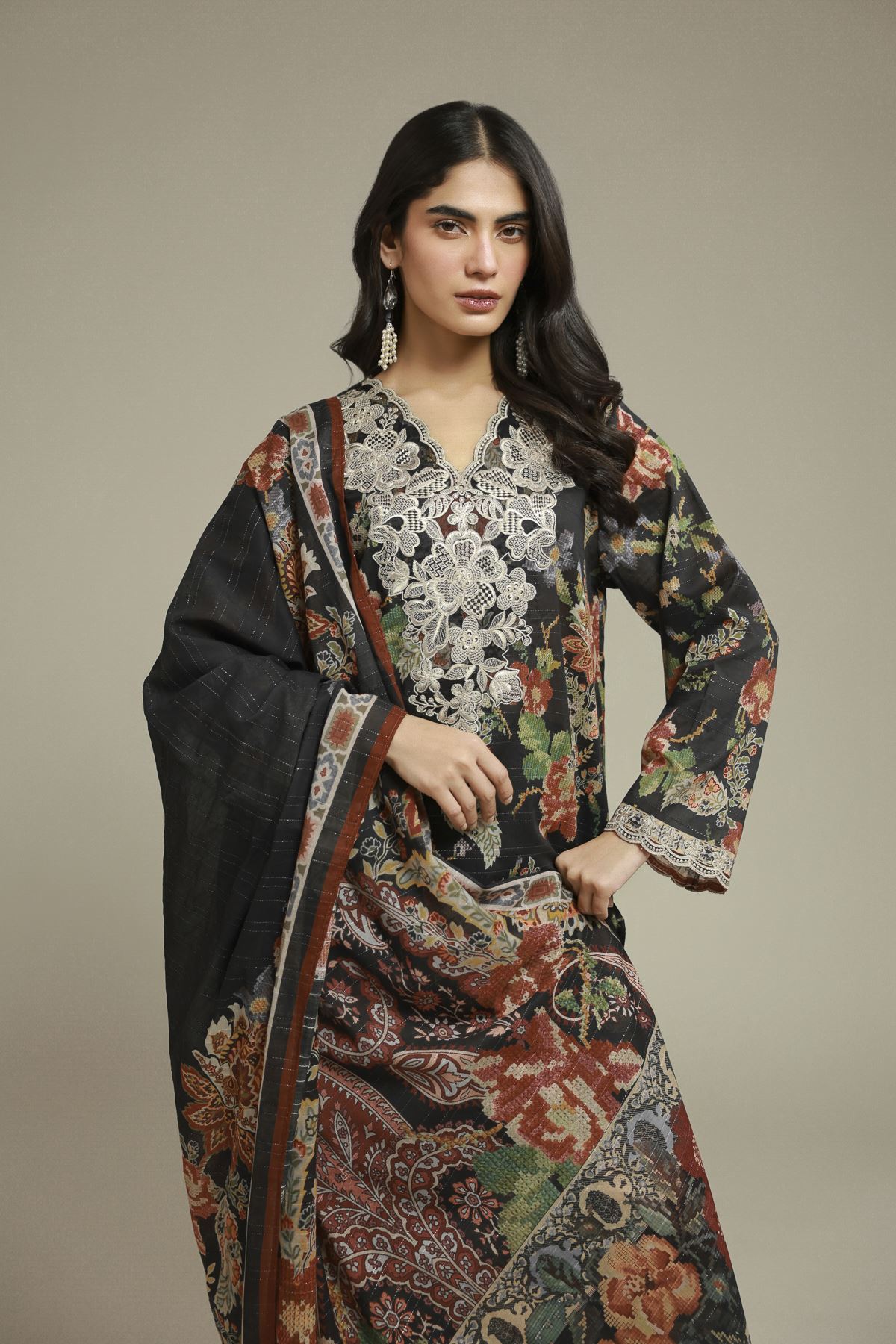 Embroidered Mesuri Black Tailored Set - T-A22-26-112FH1-VG