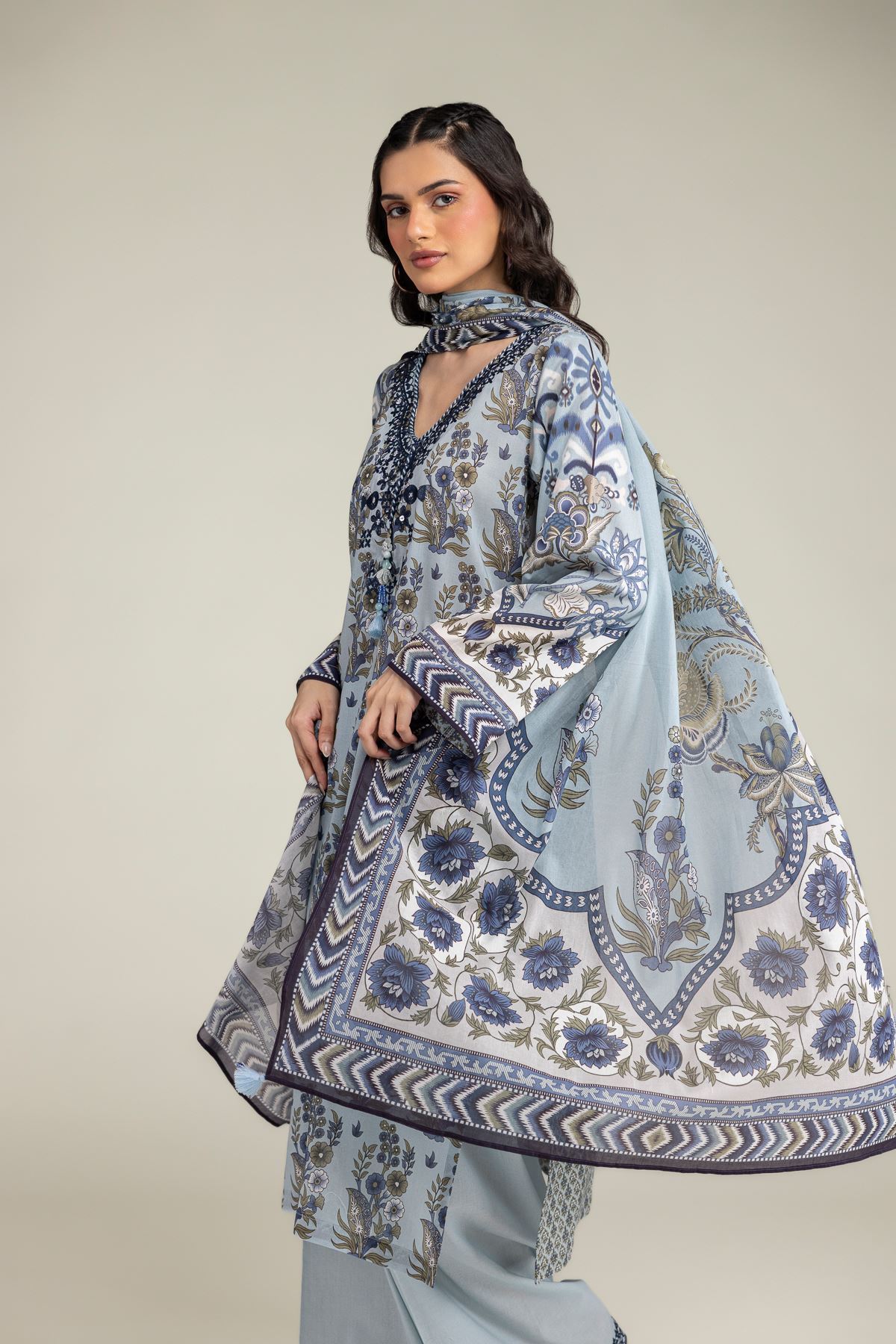 Embroidered Lawn Fabrics 3 Piece - A22-26-201FC1-VG