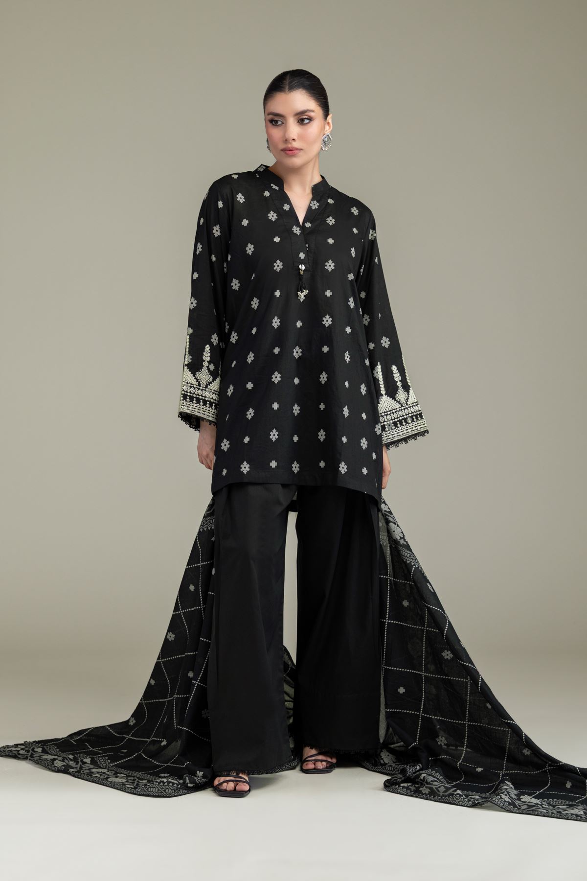 Embroidered Lawn Black Lawn Dupatta - 25-10-12E6-07TA-VG