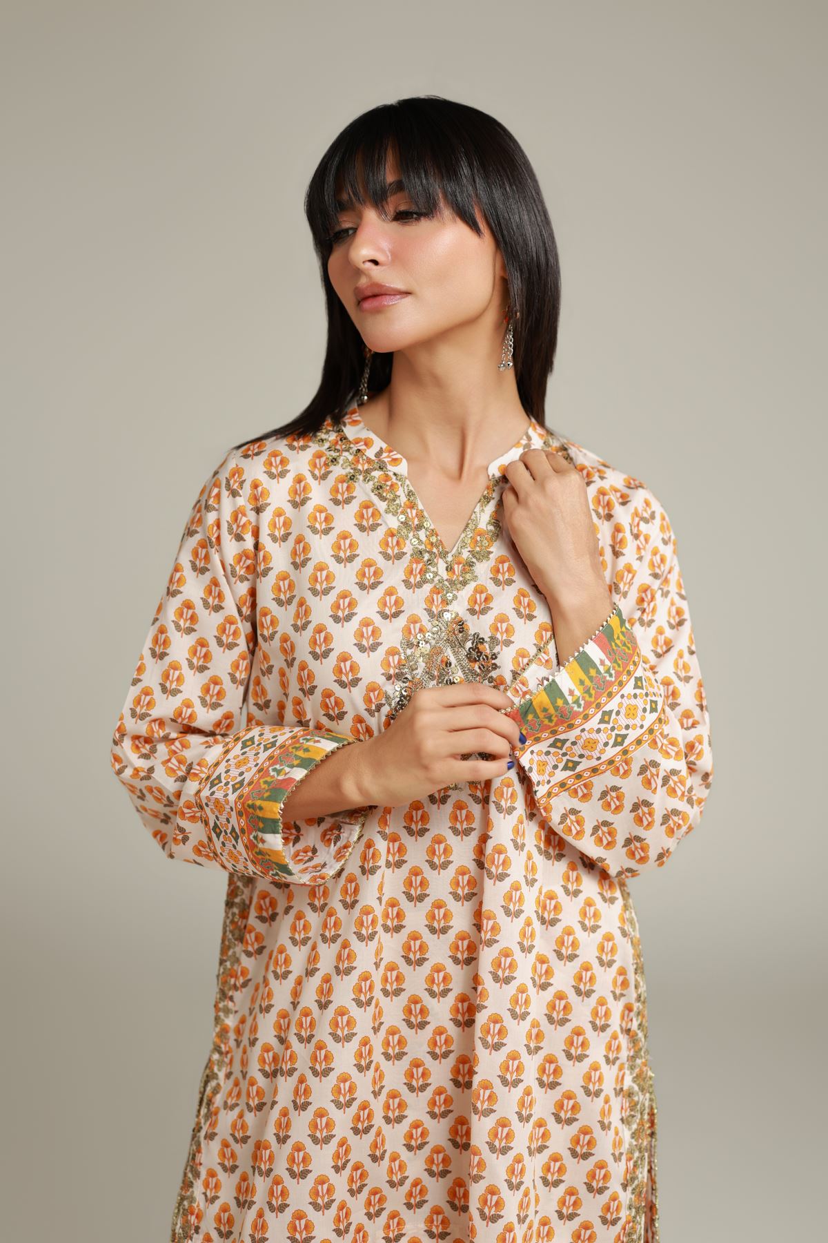 Embroidered Cambric Floral V-Neck Kurta - 26-02-1E13-02TA-VG