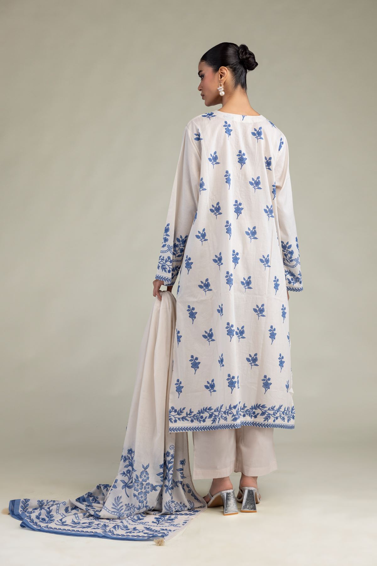 Embroidered Lawn Tailored 3-Piece Lawn - 1-26-102-A-F-VG