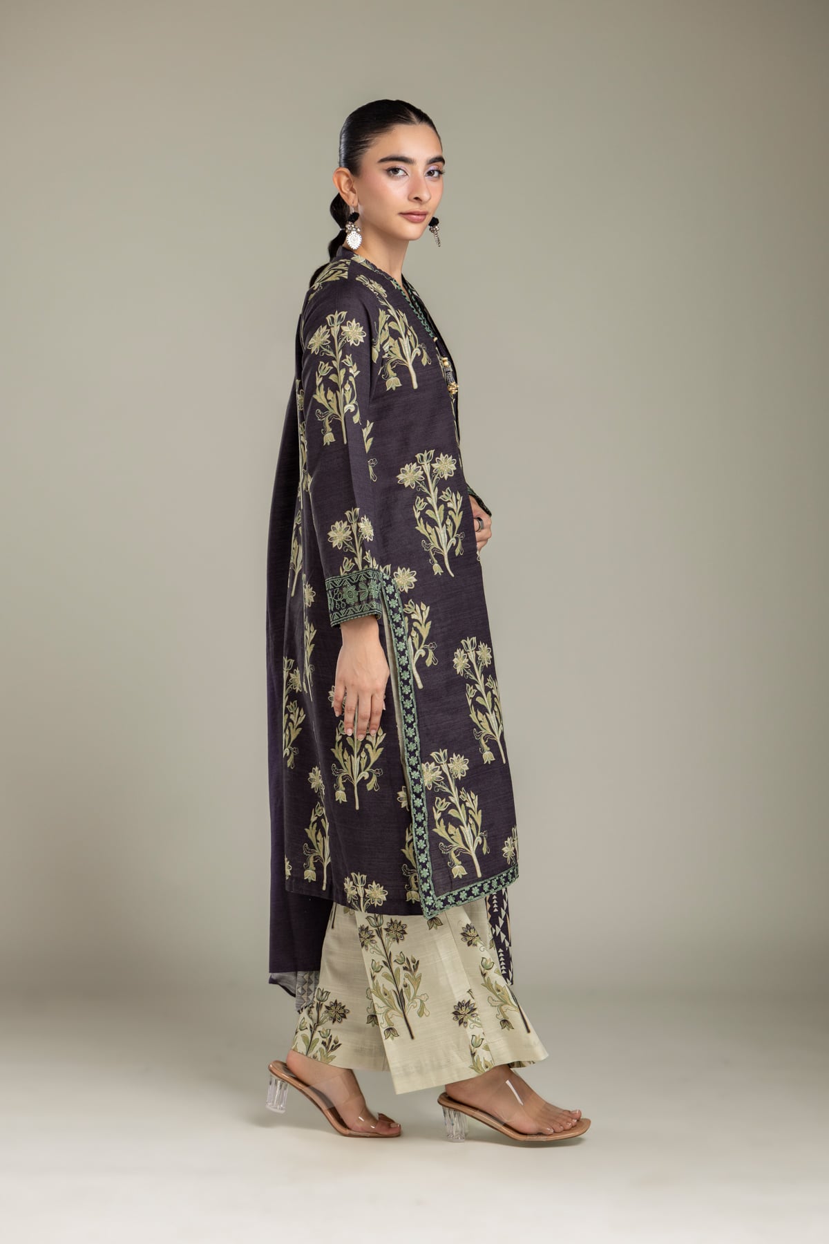 Embroidered Light Khaddar Fabrics 3 Piece - 2-26-202-A-D-VG