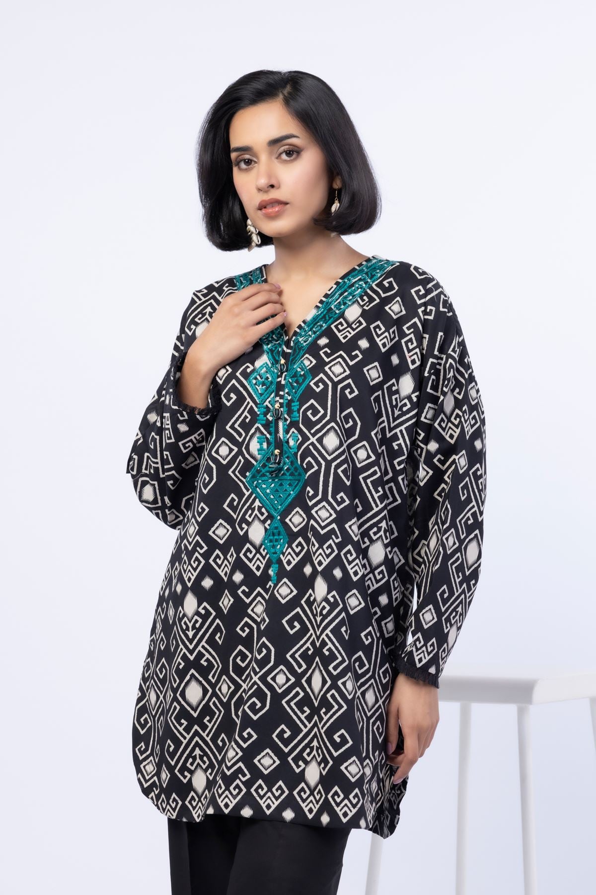 m*i様 ギャッベ Made in Pakistan Buy Kurta | 0.0 N/A | 25-06-6E3-01TA-VG_MULTI | Khaadi Pakistan
