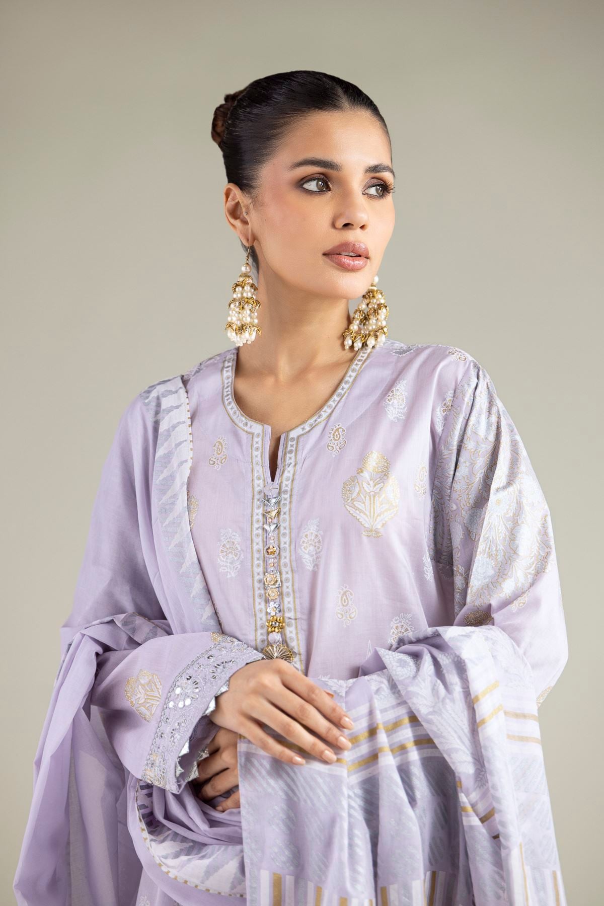Embroidered Lawn Fabrics 3 Piece - A22-26-201FC1-VG