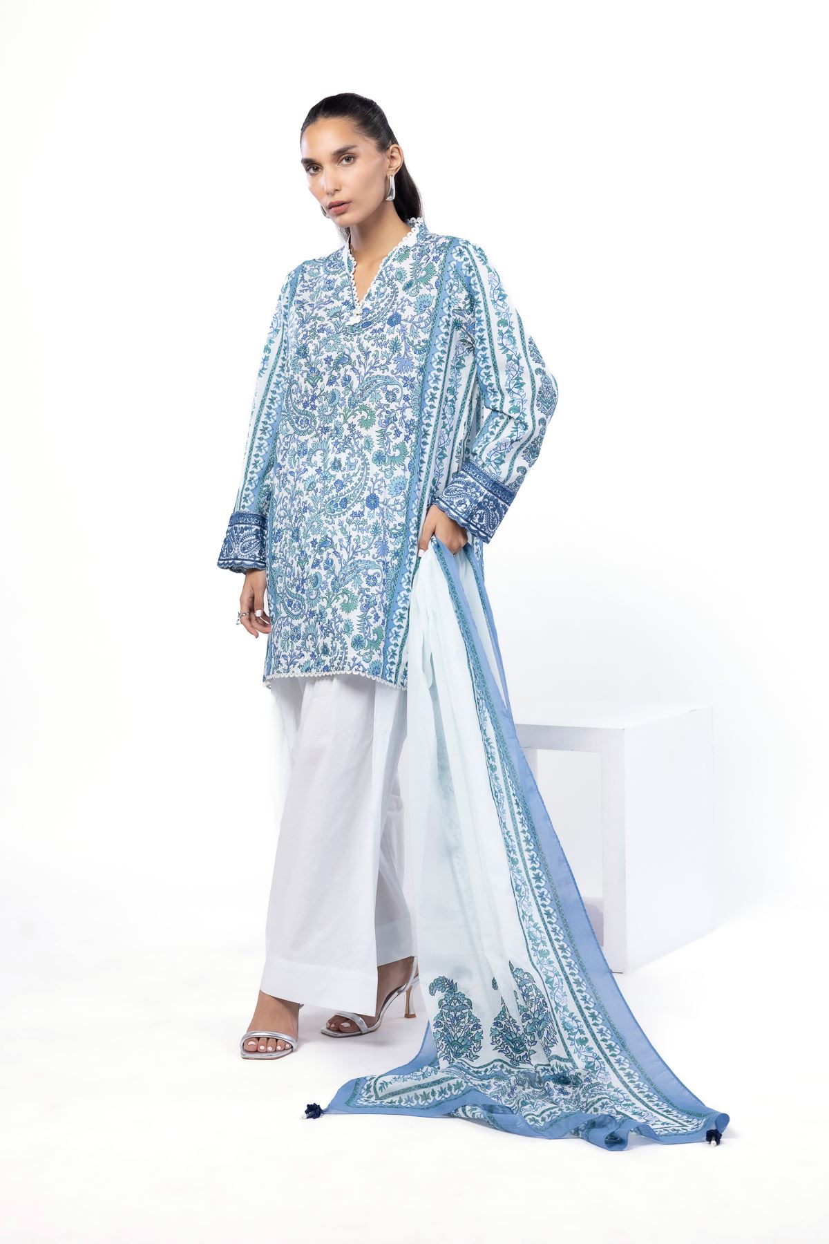 Embroidered Lawn Fabrics 3 Piece - T-A22-26-108FC-VG