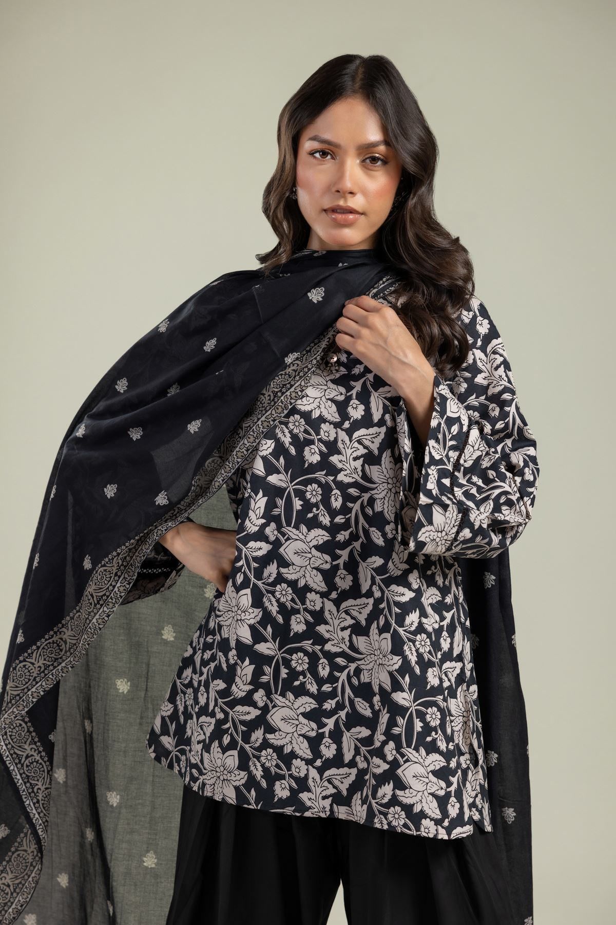 Printed Lawn Black Lawn Dupatta - 1-26-201-A-B-VG