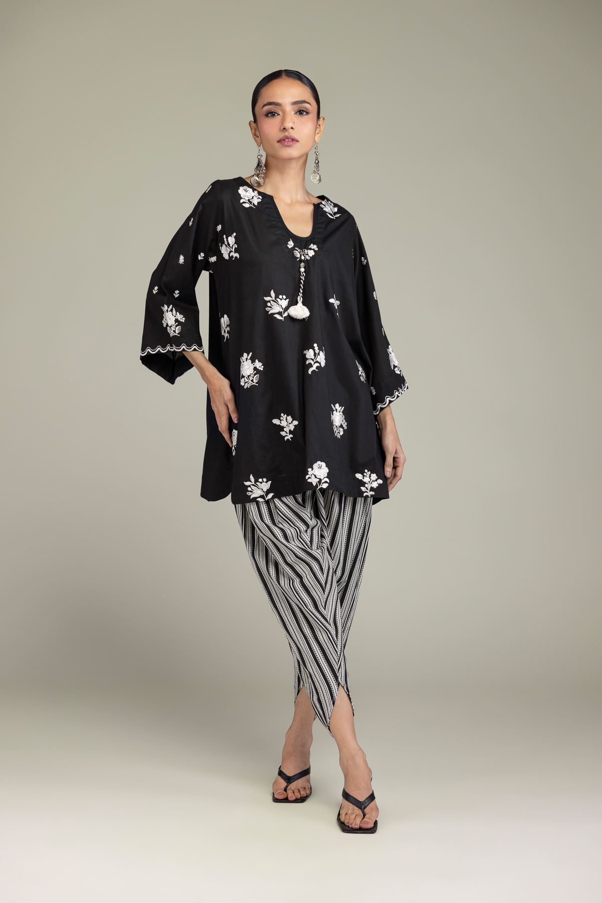 Embroidered Cambric Black V-Neck Kurta - 1-26-206-A-F1-VG