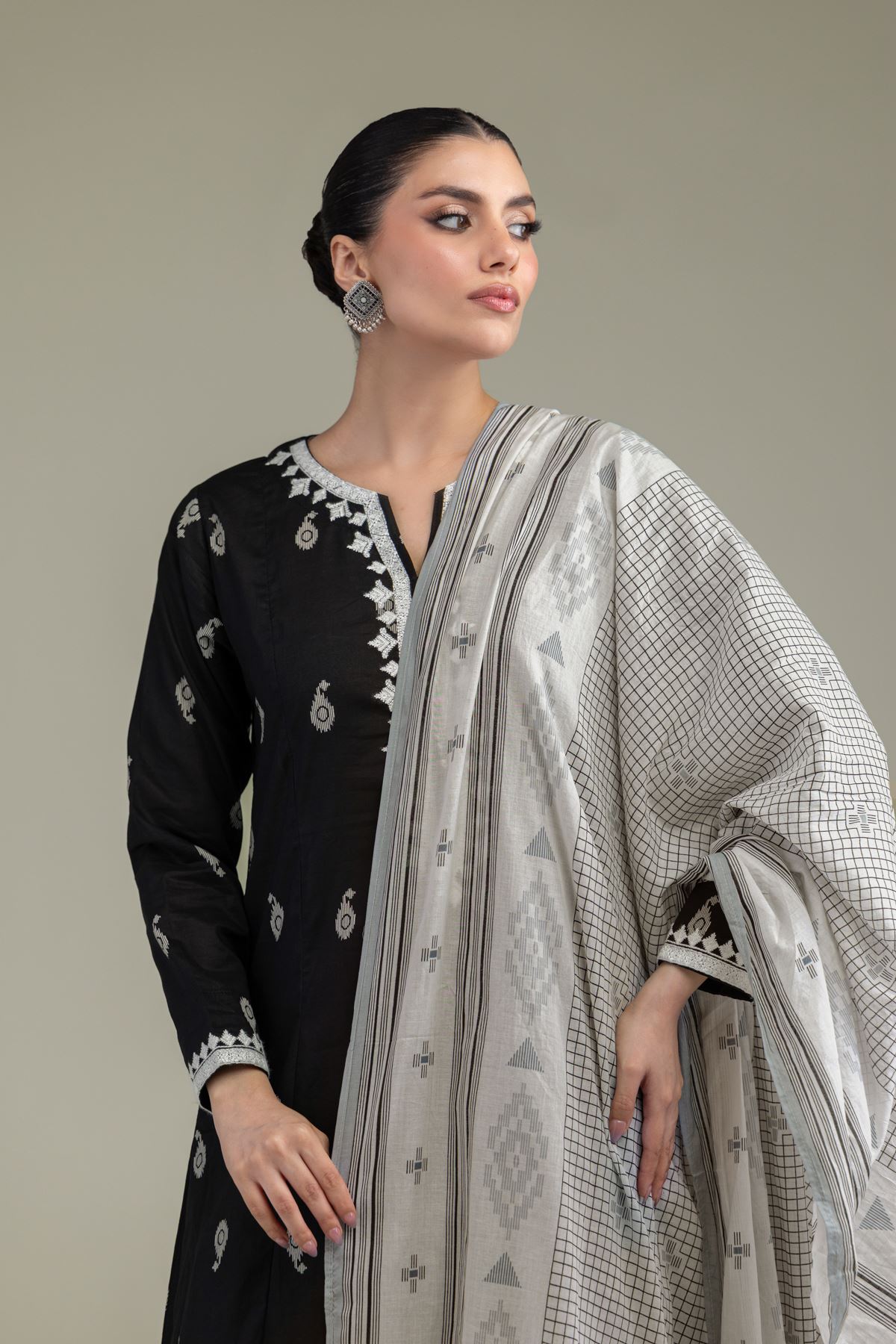 Embroidered Lawn Lawn Dupatta - 1-26-238-A-E1-VG
