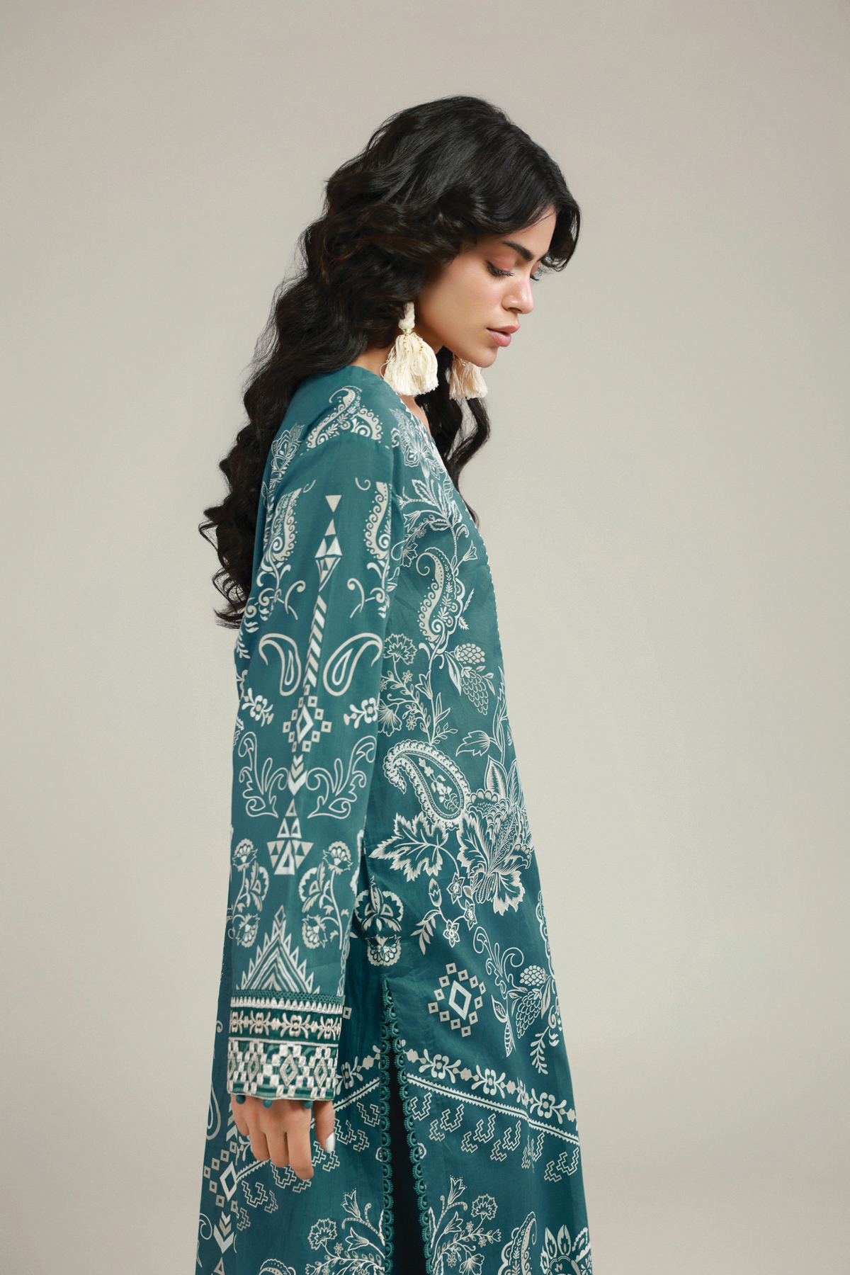 Embroidered Lawn 3-Piece Lawn Set - 8-26-202-A-A1-VG