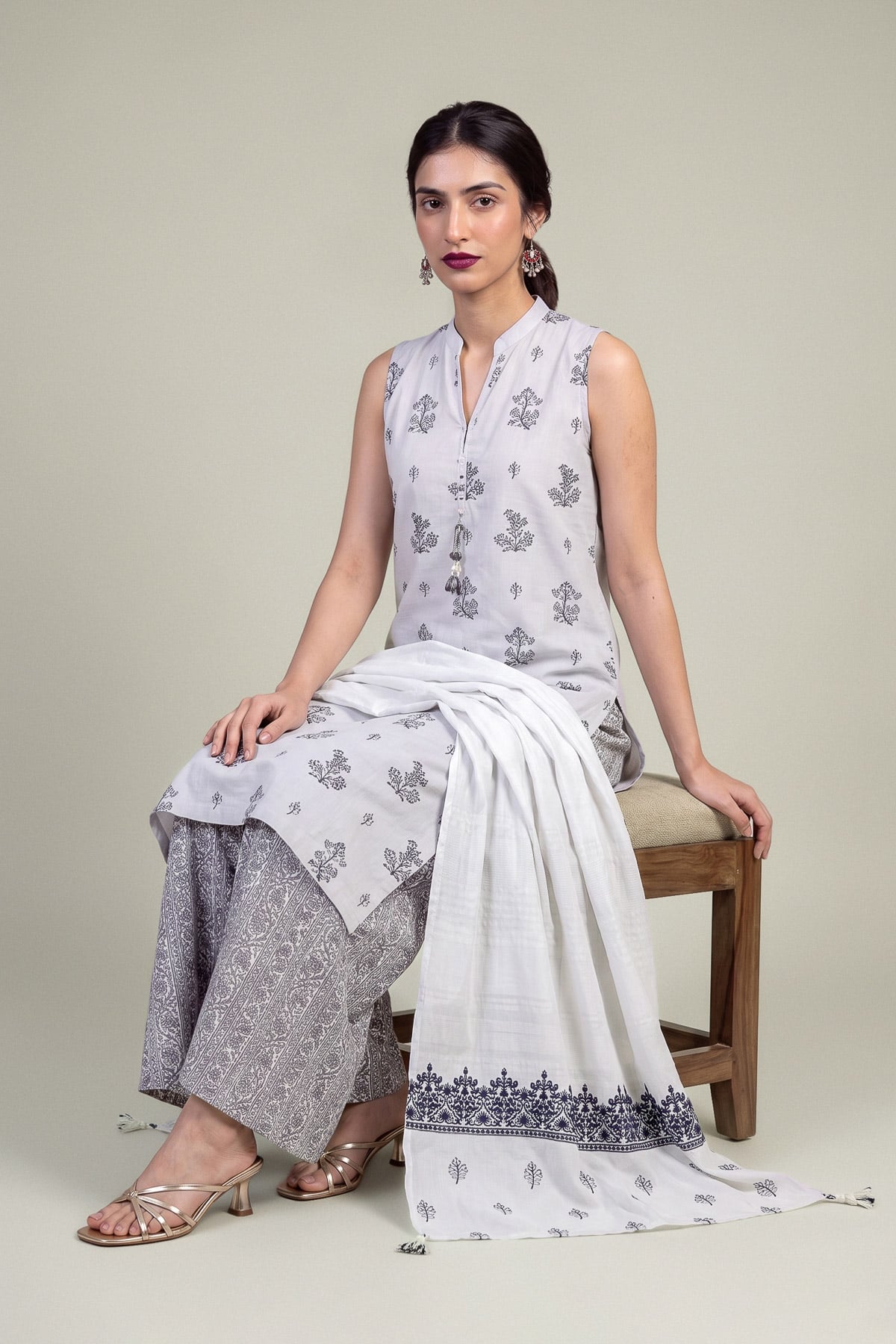 Embroidered Raw Silk Sleeveless V-Neck Kurta - 1-26-309-B-D1-VG