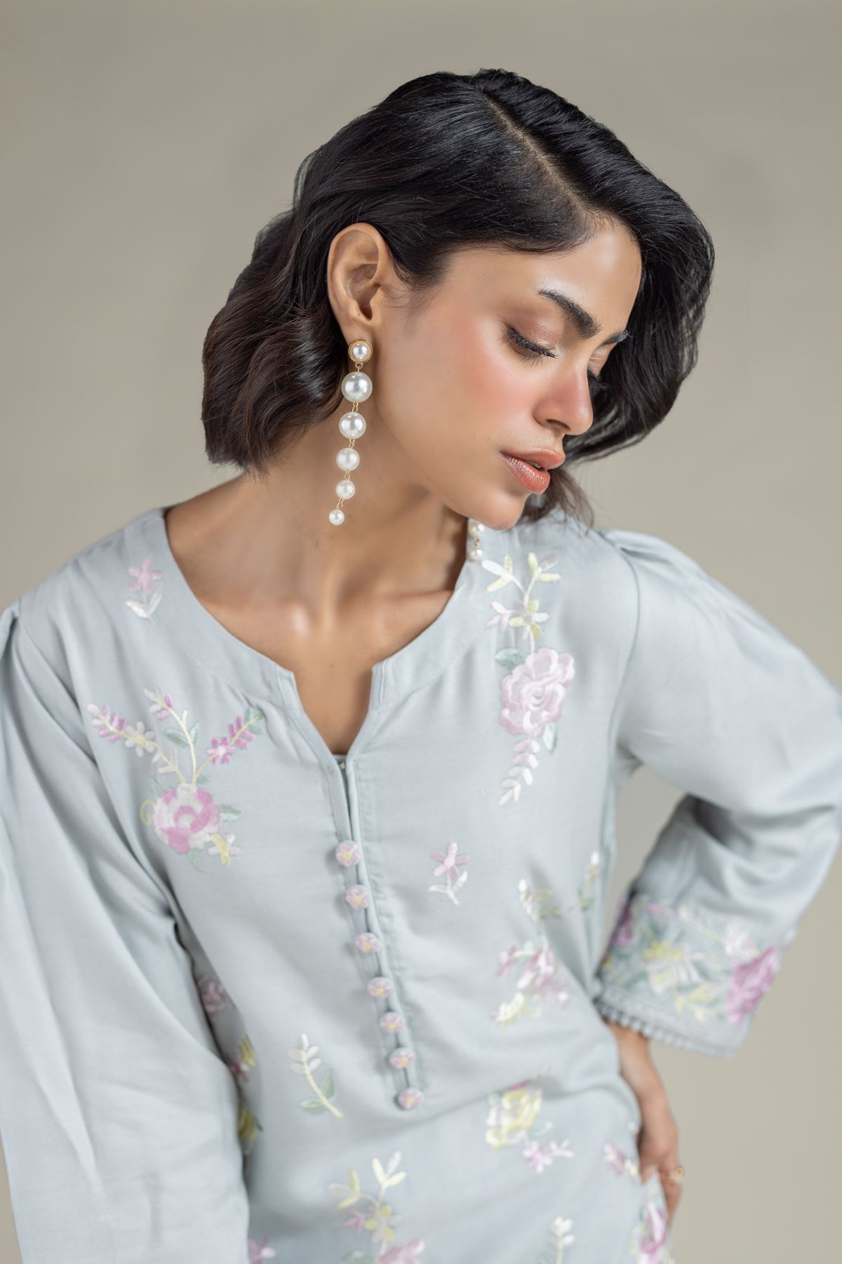 Embroidered Heavy Blended Viscose Floral Threadwork Kurta - 25-10-12E4-05TA-VG
