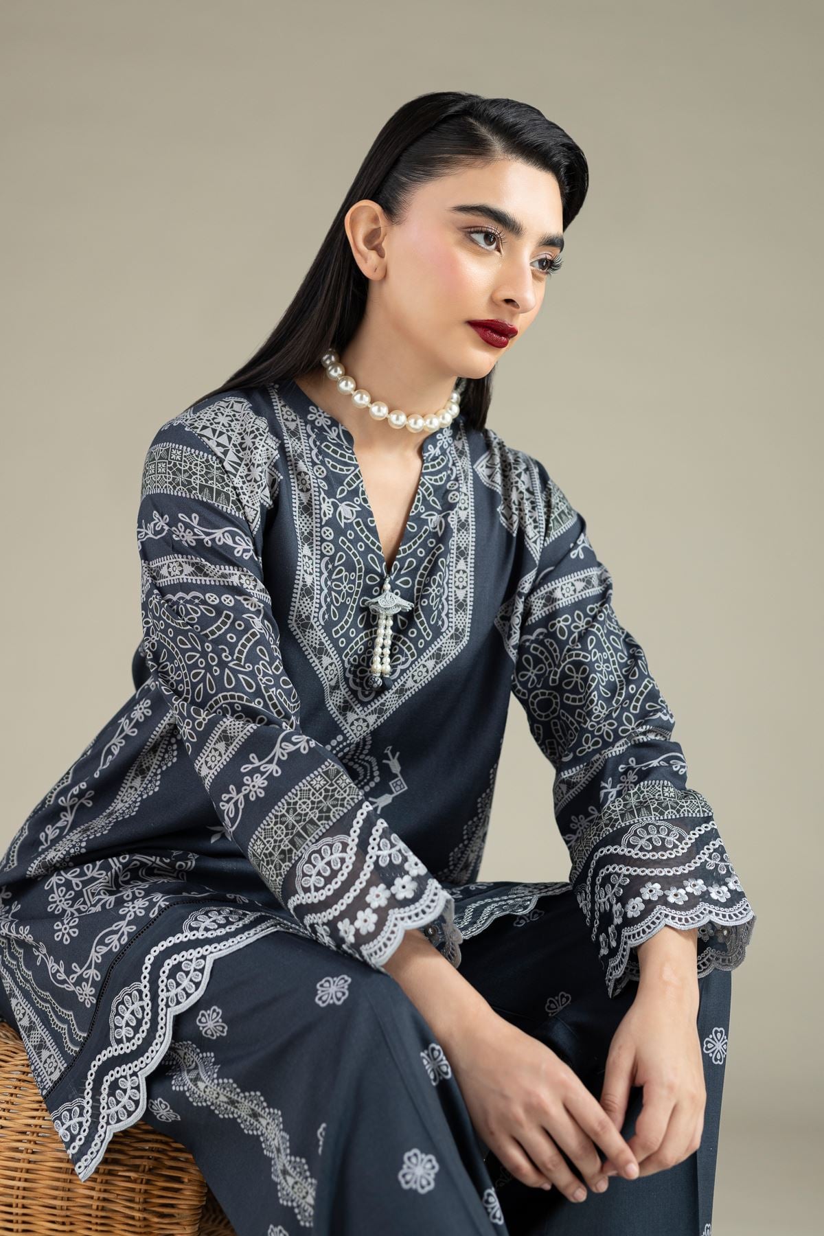 Embroidered Raw Silk Kurta - 25-10-12E6-03TA-VG