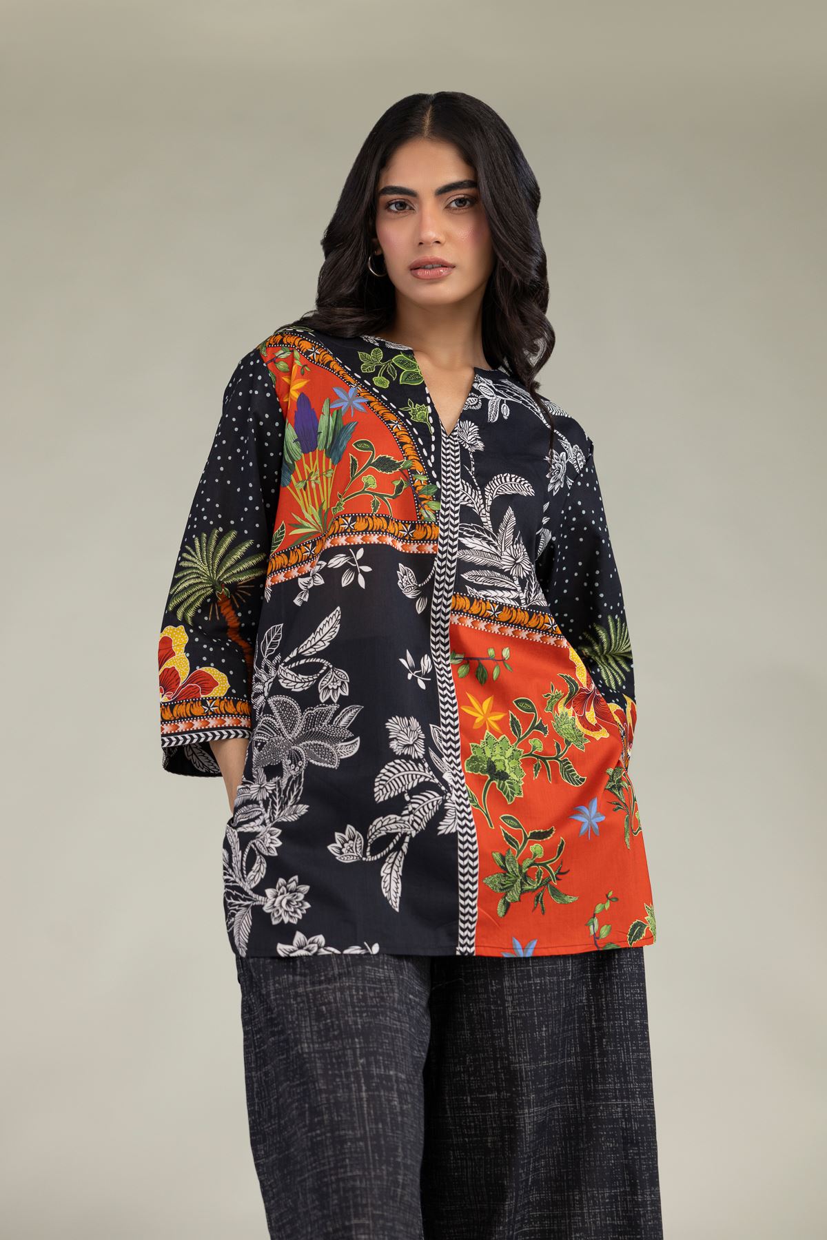 Printed Cambric V-Neck Floral Blouse - 3-26-201-A-A1-VG