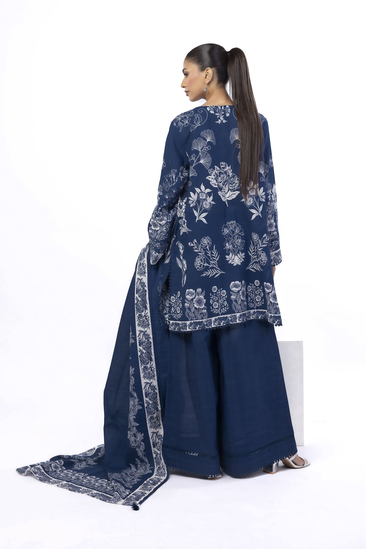 Embroidered Khaddar Fabrics 3 Piece - KN19A-VG