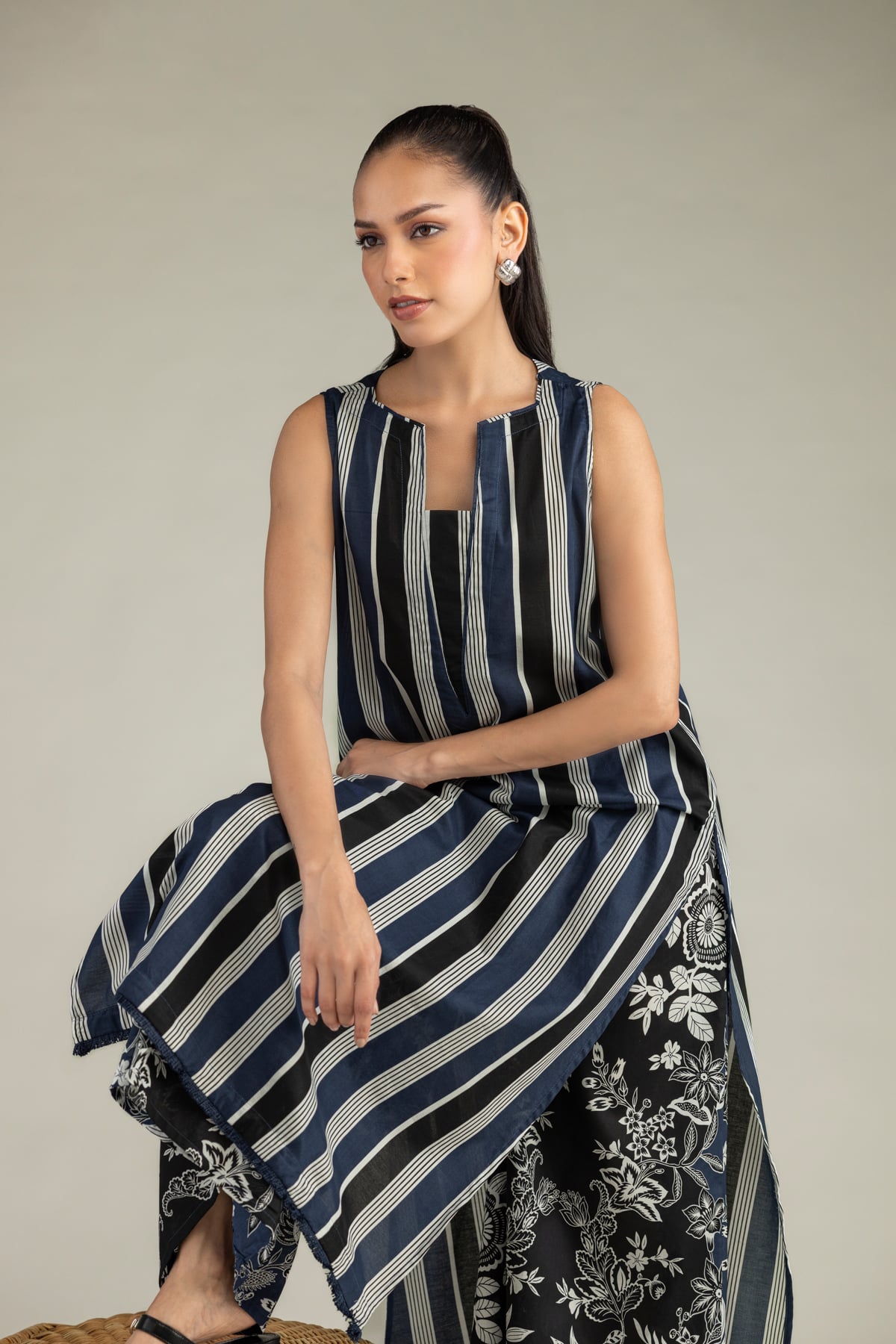 Printed Cambric Sleeveless Longline Kurta - 2-26-308-A-G1-VG