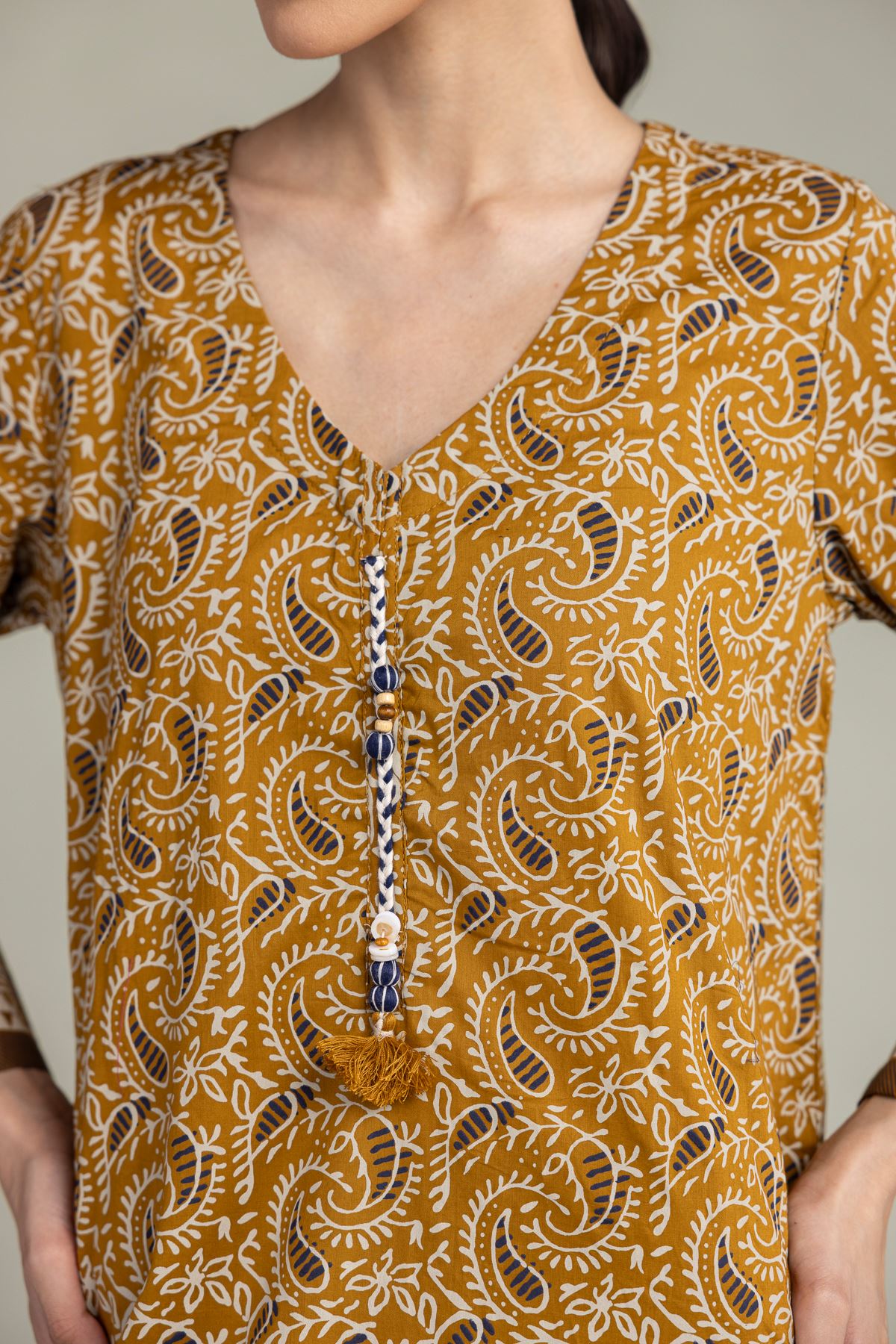 Printed Cambric Paisley V-Neck Kurta - 1-26-310-B-C1-VG