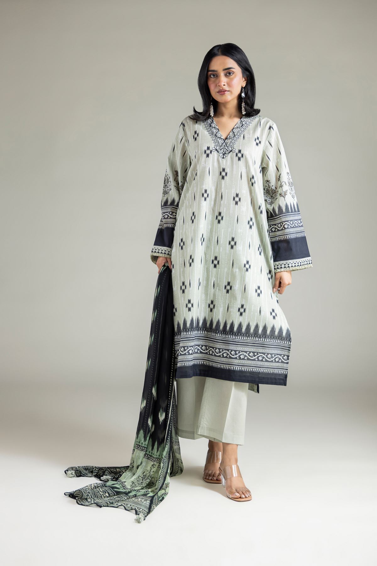Embroidered Lawn Lawn 3-Piece Outfit - T-A22-26-101FG-VG