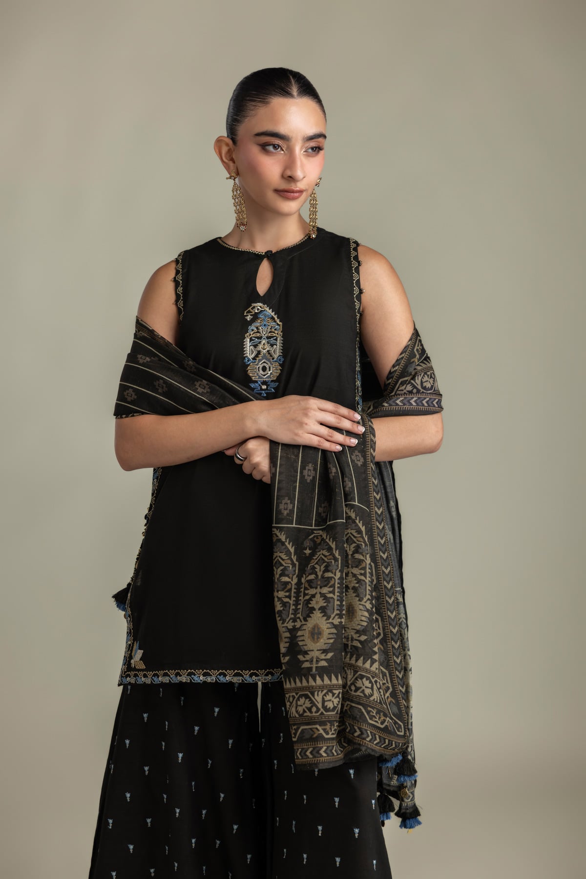 Embroidered Mesuri Black Mesuri Dupatta - 2-26-202-A-D-VG