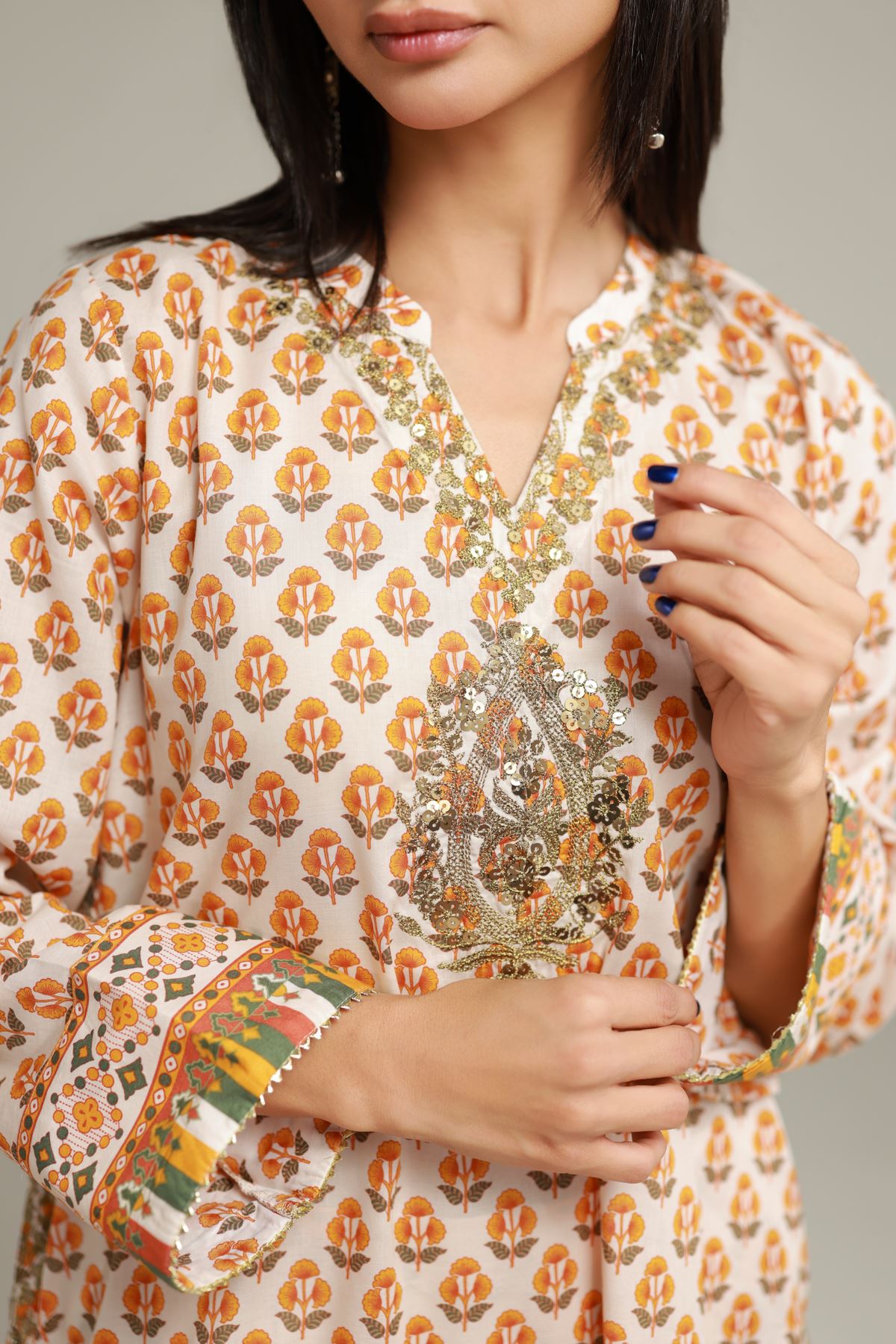 Embroidered Cambric Floral V-Neck Kurta - 26-02-1E13-02TA-VG