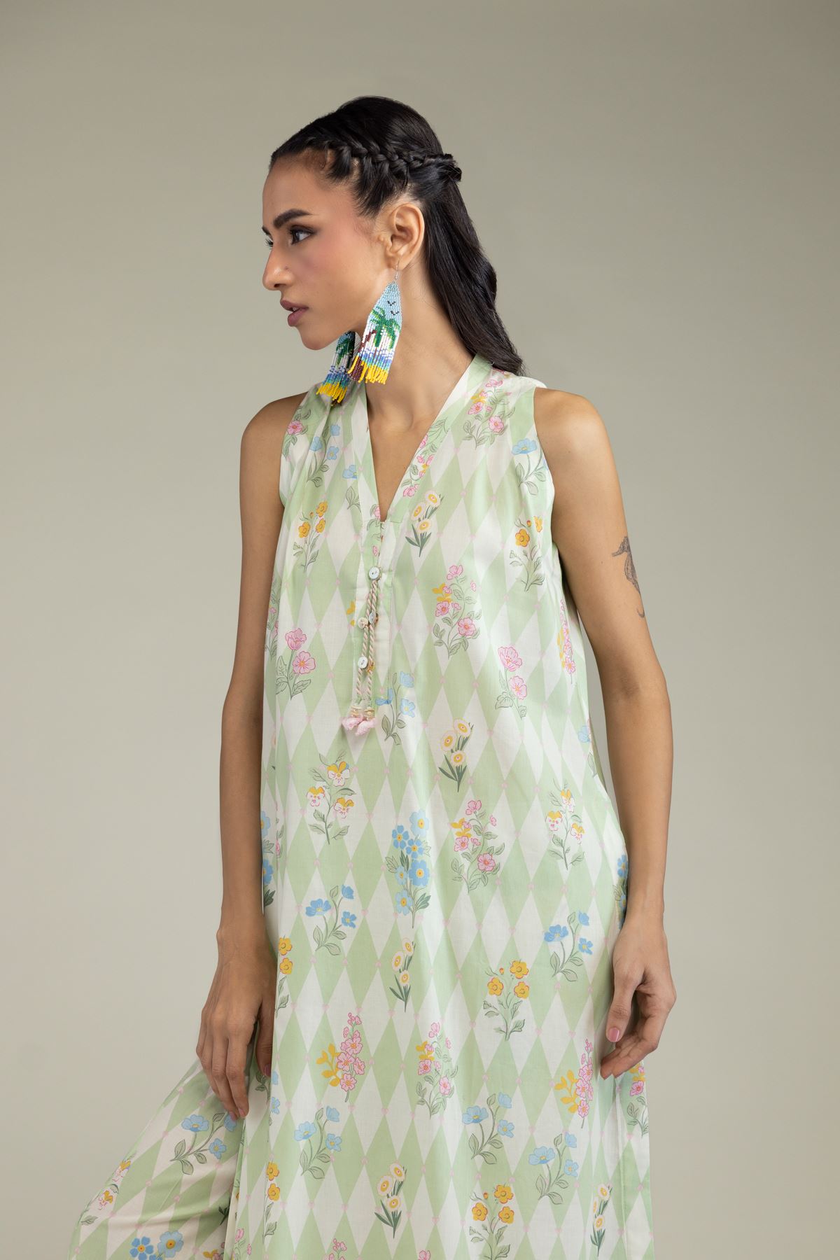 Printed Cambric Sleeveless Floral Kurta - 25-08-12E8-07TB-VG