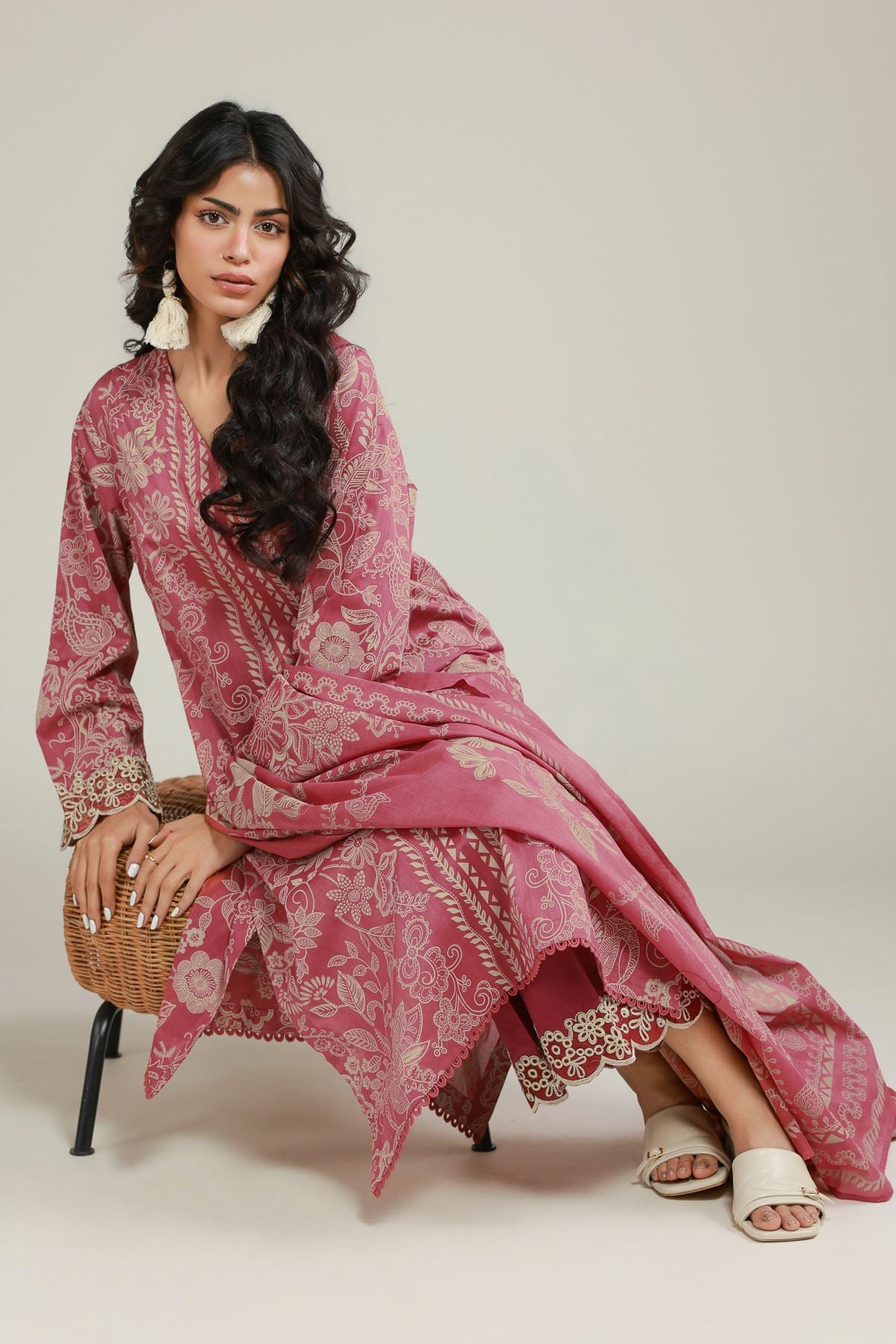 Embroidered Lawn Fabrics 3 Piece - A33-26-106FC-VG